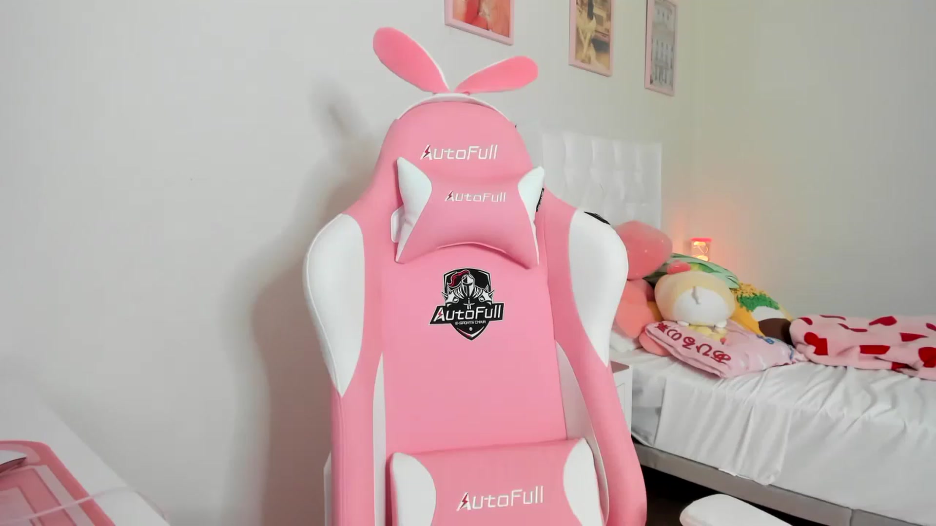 Gallery image thumbnail from Cherrycute666's myfreecams stream on, 03/26/2023, 04:43 image 6 of 20