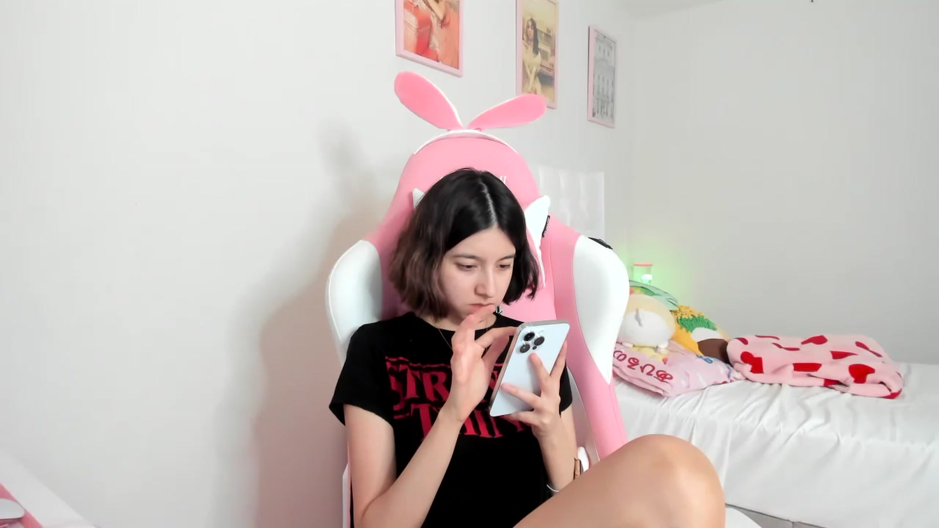 Gallery image thumbnail from Cherrycute666's myfreecams stream on, 03/26/2023, 04:43 image 2 of 20