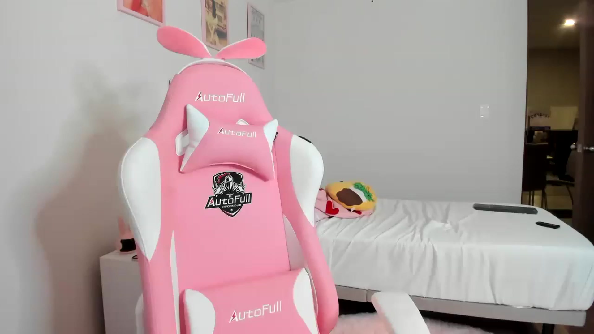 Gallery image thumbnail from Cherrycute666's myfreecams stream on, 03/26/2023, 06:48 image 18 of 20