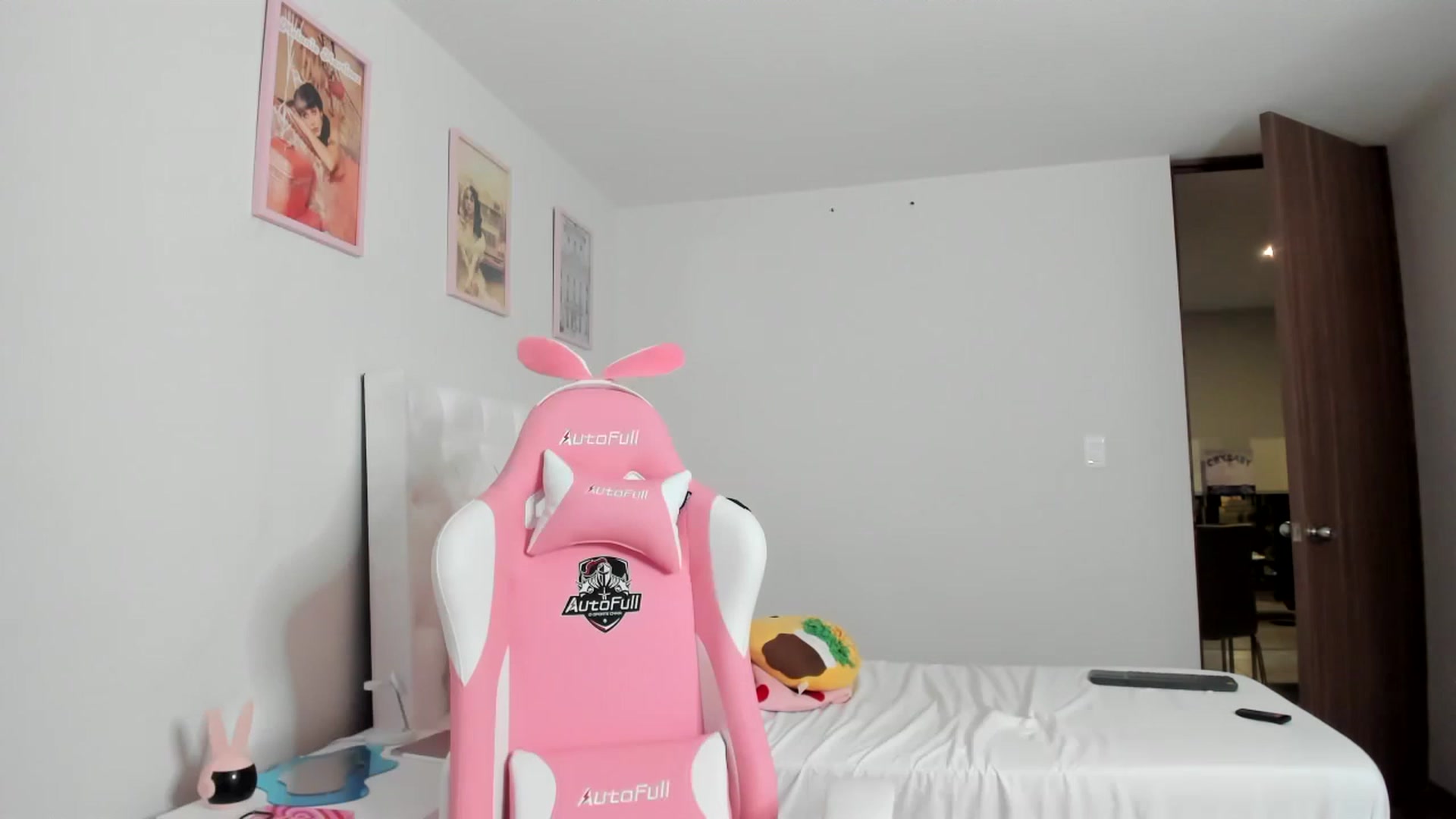 Gallery image thumbnail from Cherrycute666's myfreecams stream on, 03/26/2023, 06:48 image 10 of 20