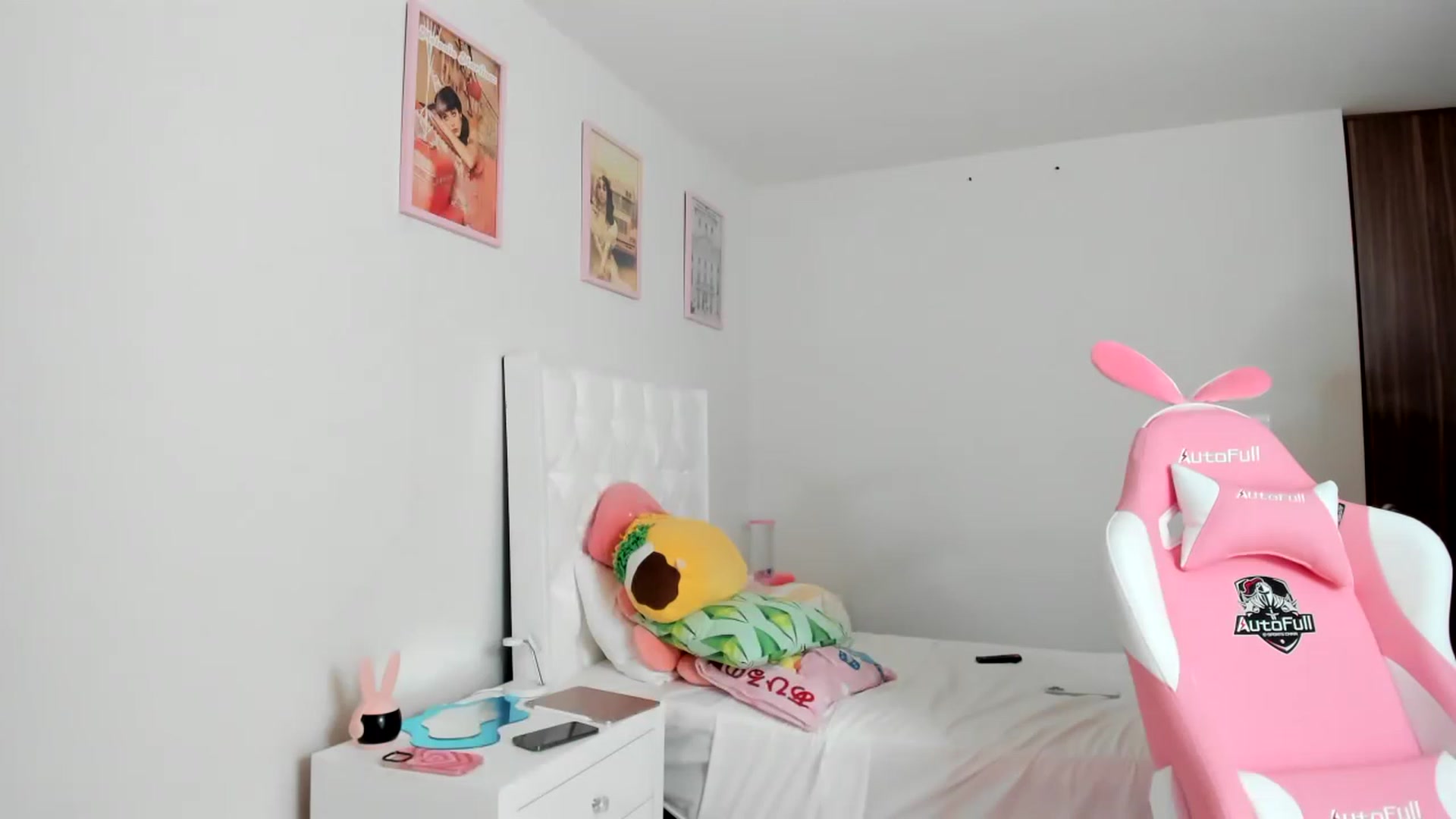 Gallery image thumbnail from Cherrycute666's myfreecams stream on, 03/26/2023, 23:37 image 13 of 20