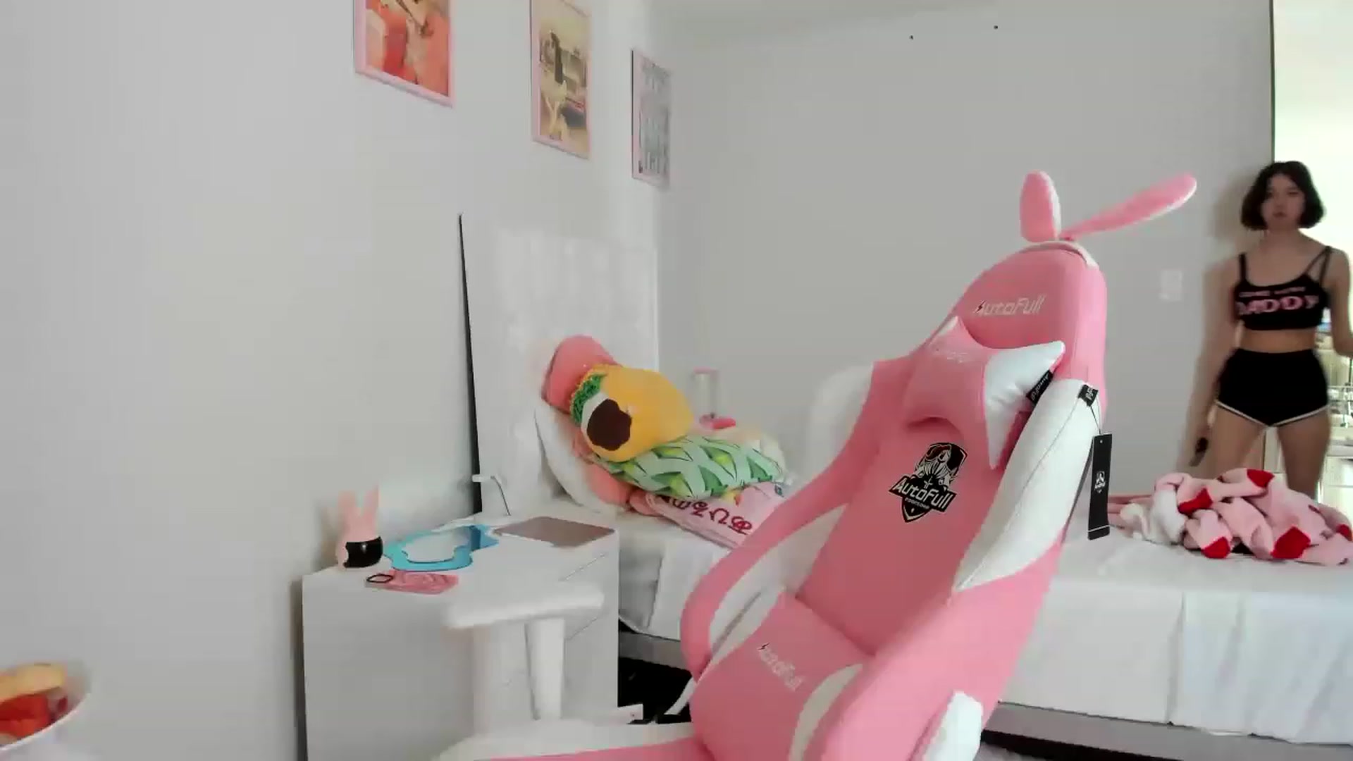 Gallery image thumbnail from Cherrycute666's myfreecams stream on, 03/26/2023, 23:37 image 10 of 20