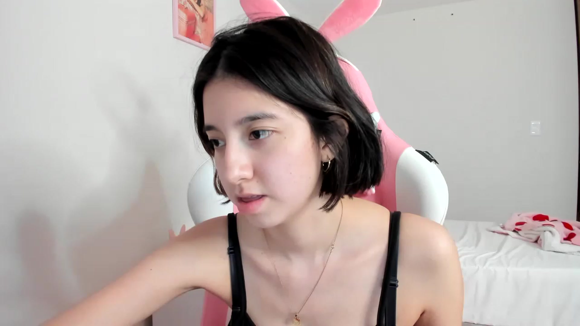 Gallery image thumbnail from Cherrycute666's myfreecams stream on, 03/27/2023, 07:51 image 7 of 20