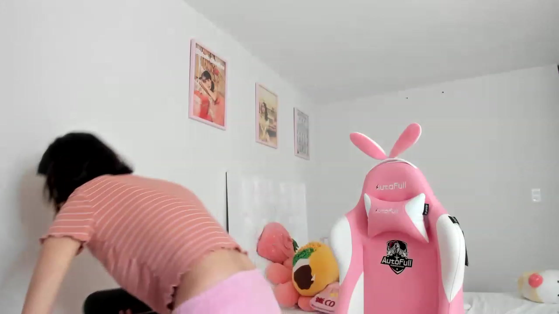 Gallery image thumbnail from Cherrycute666's myfreecams stream on, 03/27/2023, 18:29 image 16 of 20