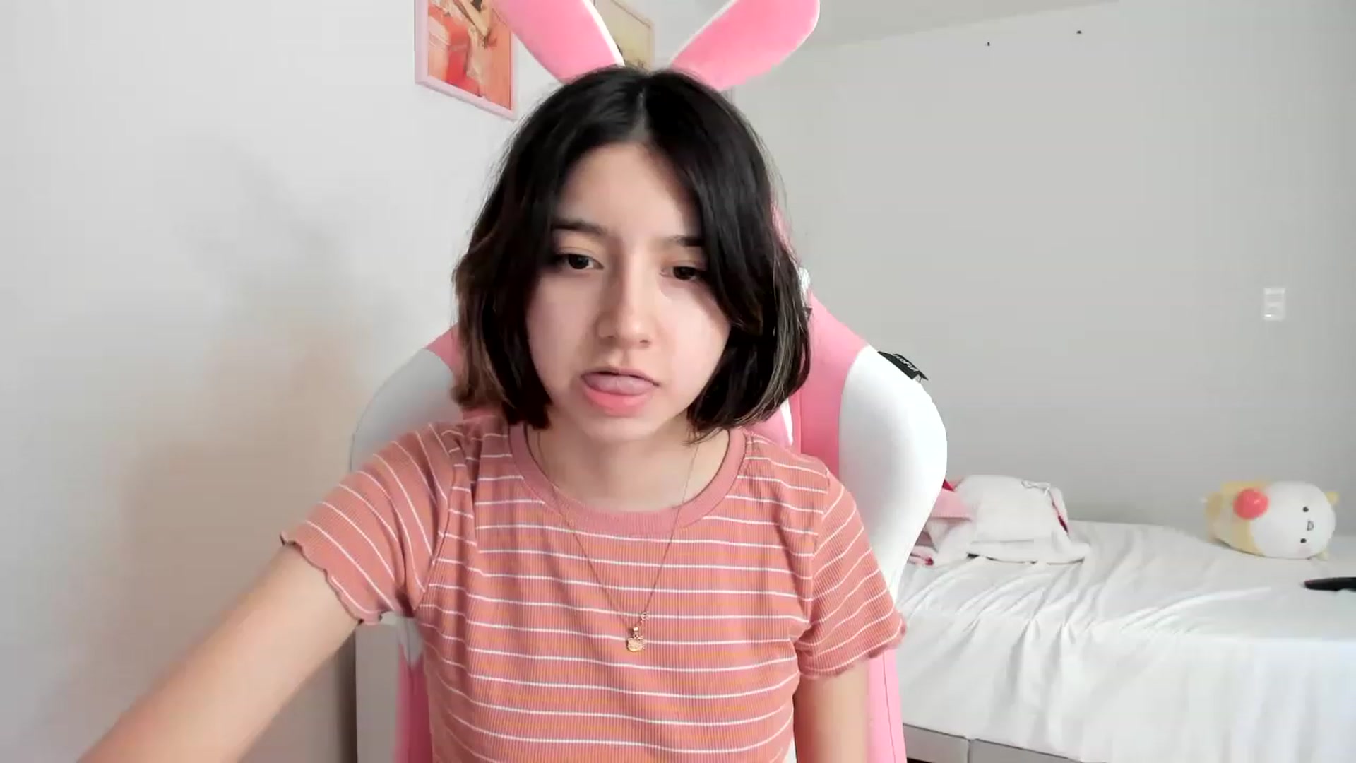 Gallery image thumbnail from Cherrycute666's myfreecams stream on, 03/27/2023, 18:29 image 6 of 20