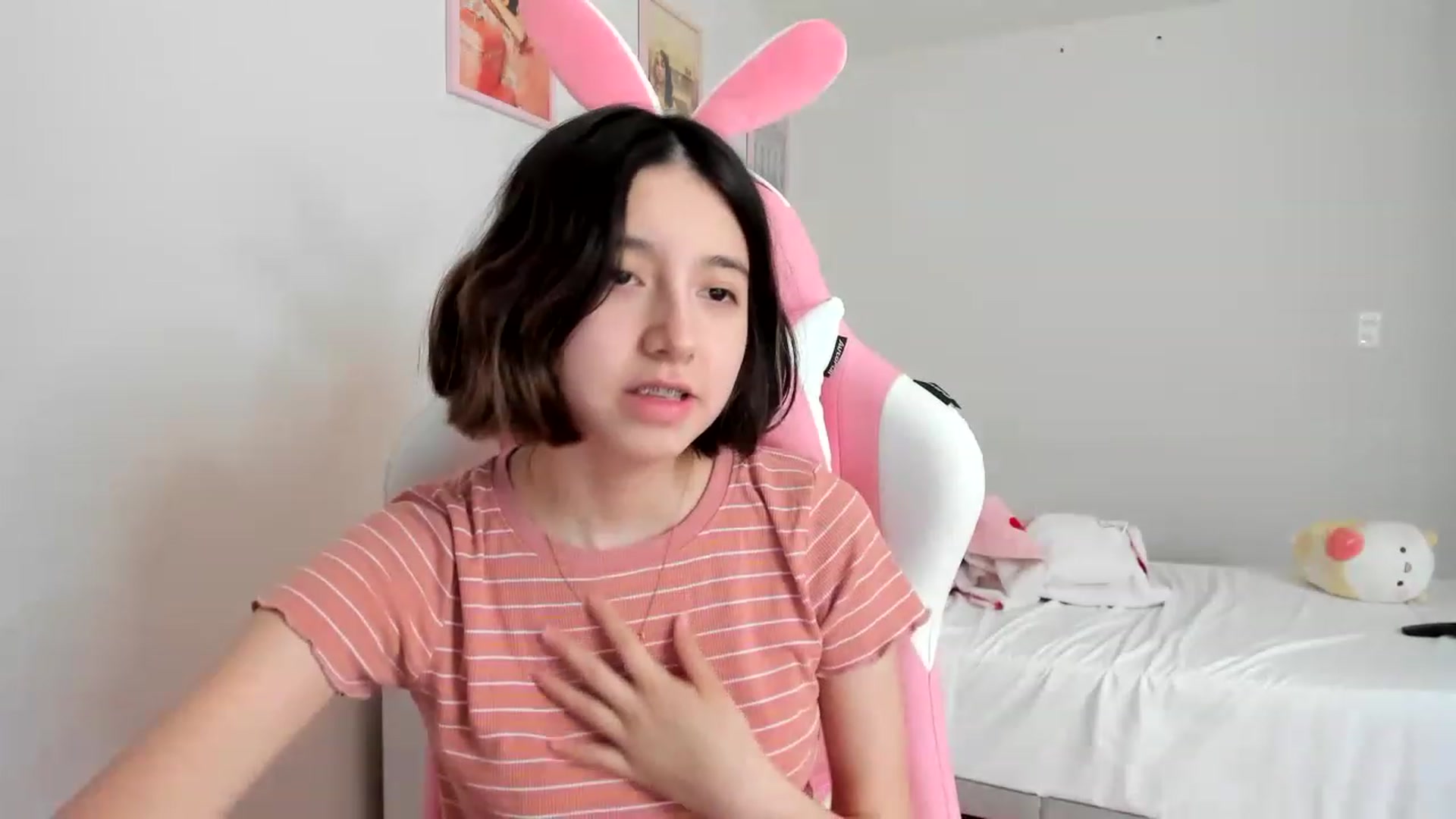 Gallery image thumbnail from Cherrycute666's myfreecams stream on, 03/27/2023, 18:29 image 4 of 20