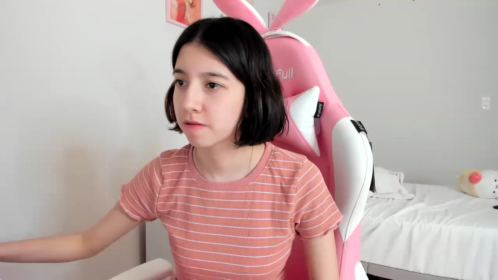 Gallery image thumbnail from Cherrycute666's myfreecams stream on, 03/27/2023, 20:31 image 4 of 20