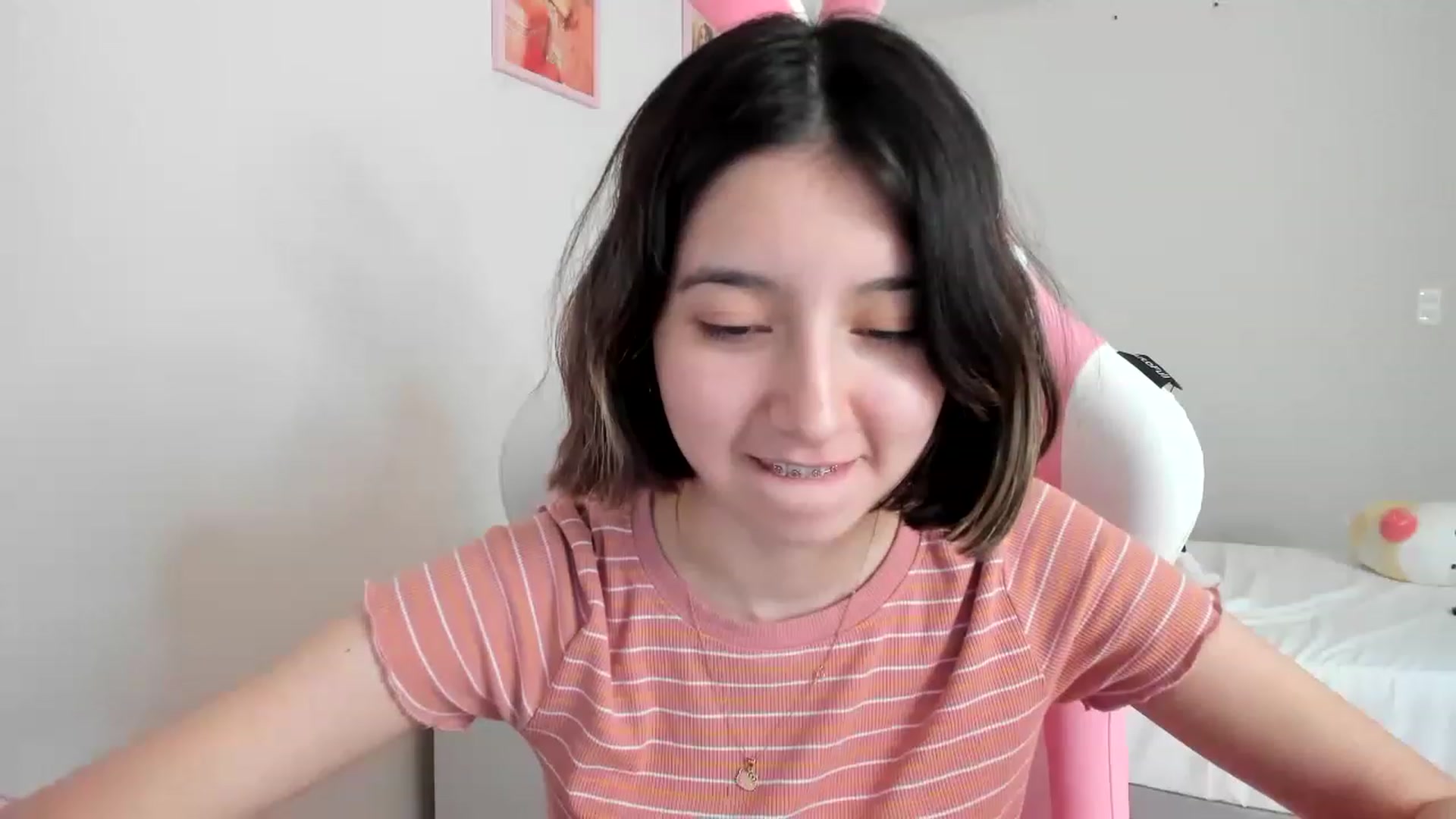 Gallery image thumbnail from Cherrycute666's myfreecams stream on, 03/27/2023, 20:31 image 15 of 20
