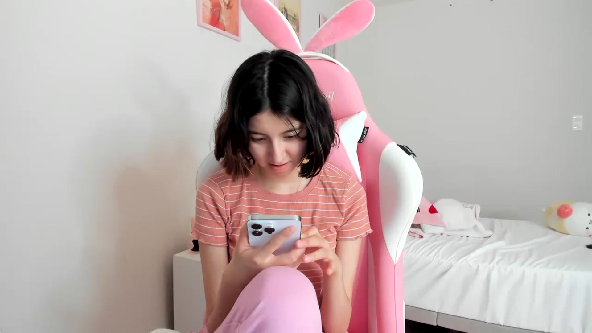 Gallery image thumbnail from Cherrycute666's myfreecams stream on, 03/27/2023, 20:31 image 2 of 20