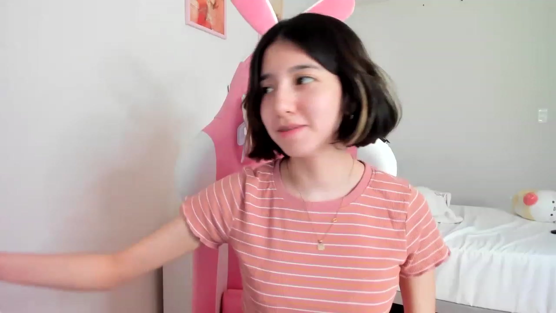 Gallery image thumbnail from Cherrycute666's myfreecams stream on, 03/27/2023, 20:31 image 10 of 20