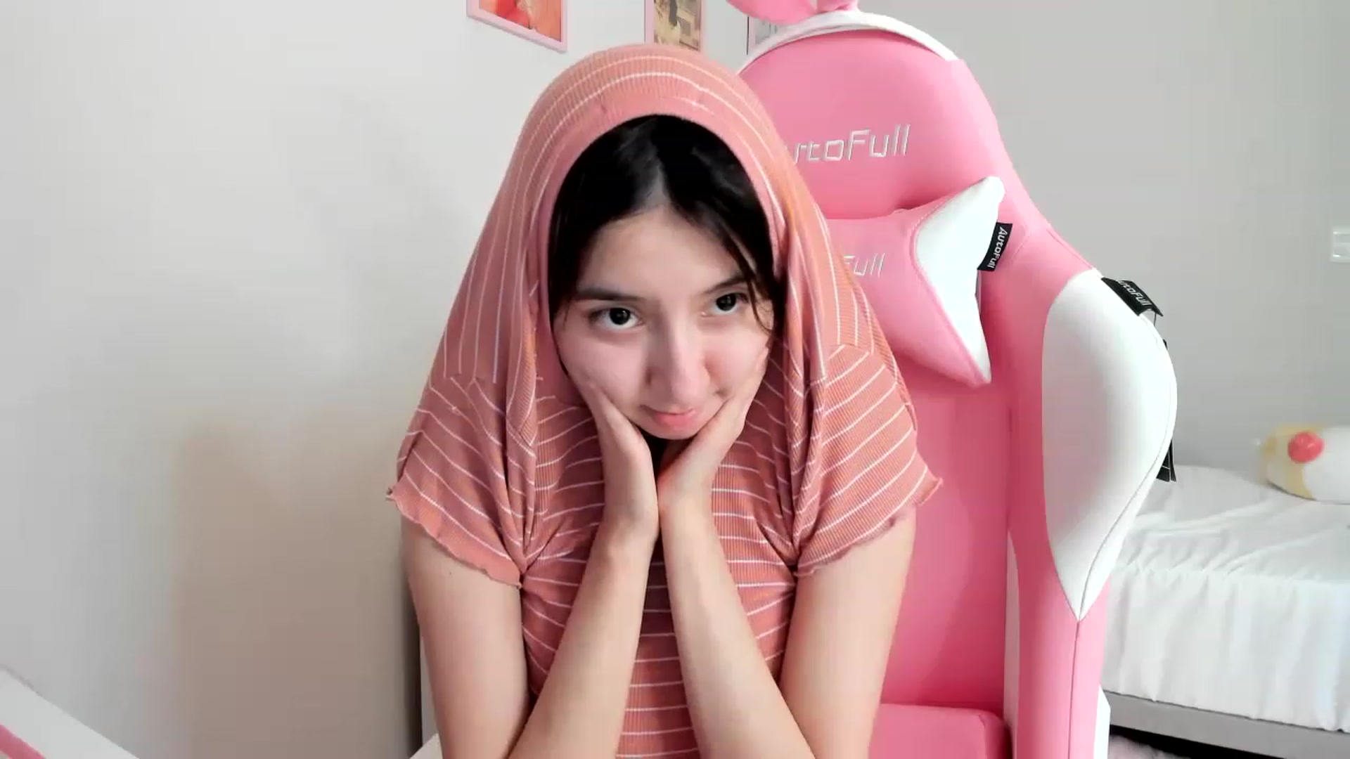 Gallery image thumbnail from Cherrycute666's myfreecams stream on, 03/27/2023, 20:31 image 20 of 20