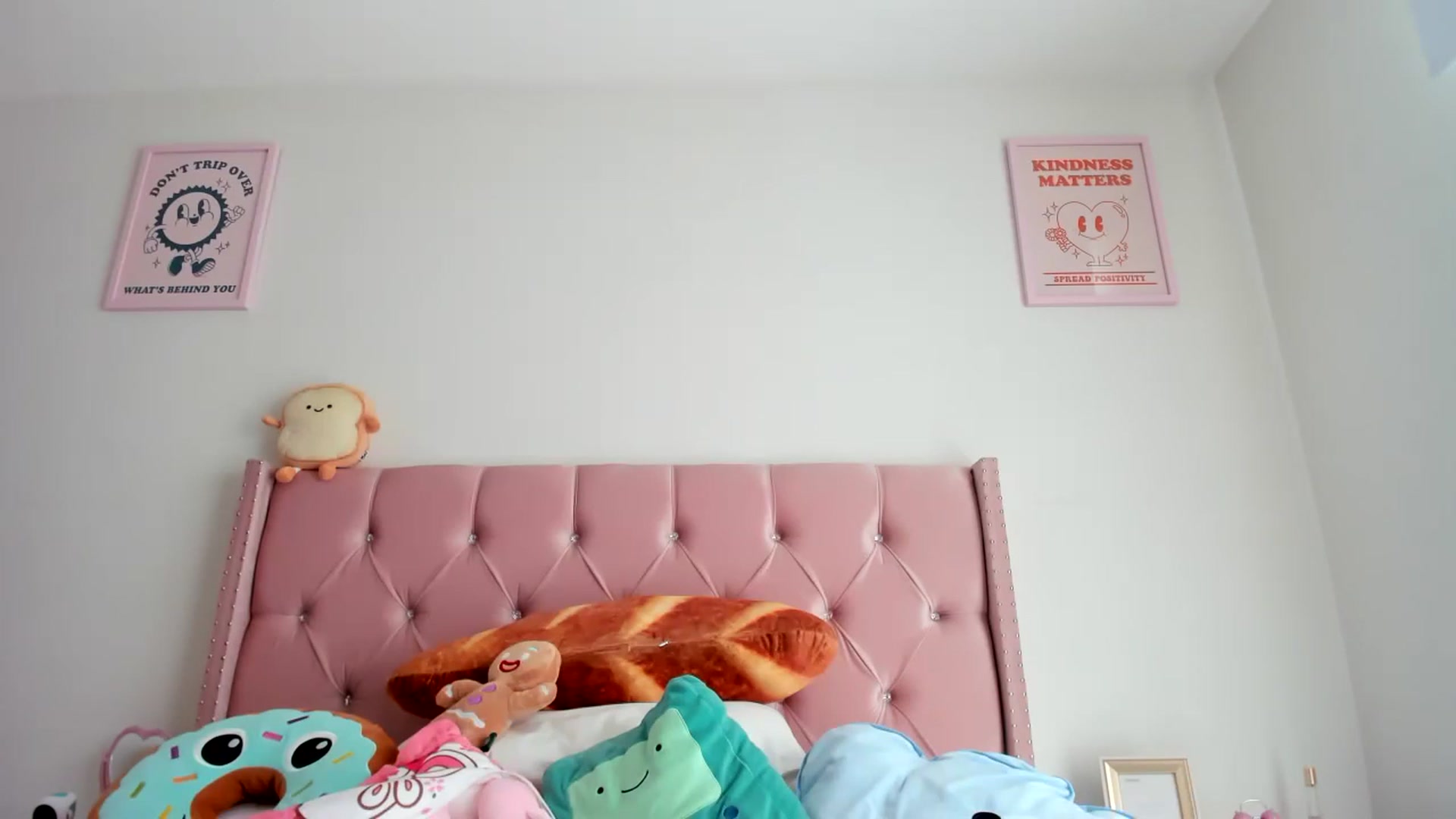 Gallery image thumbnail from Cherrycute666's myfreecams stream on, 03/27/2023, 23:19 image 3 of 20