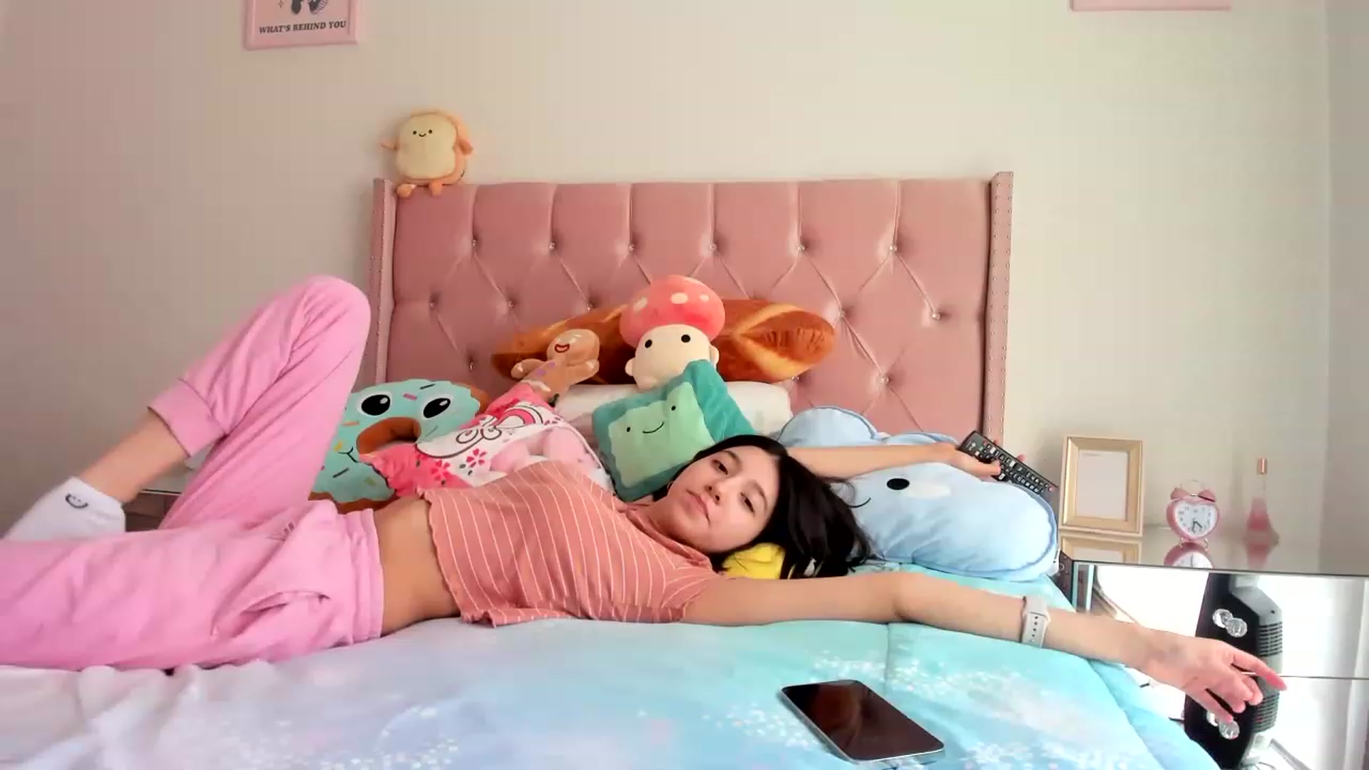 Gallery image thumbnail from Cherrycute666's myfreecams stream on, 03/27/2023, 23:19 image 2 of 20