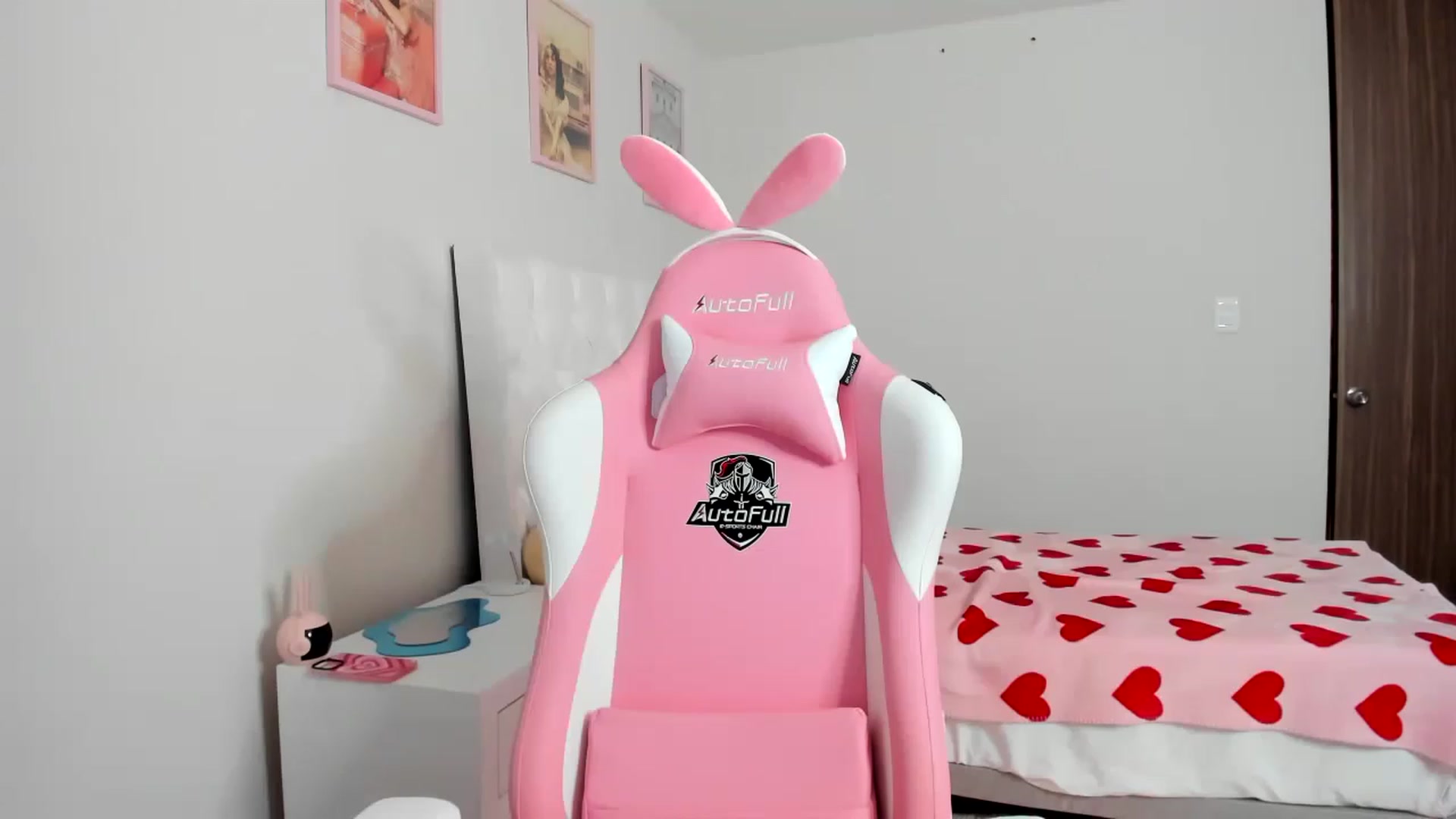 Gallery image thumbnail from Cherrycute666's myfreecams stream on, 03/28/2023, 05:16 image 12 of 20