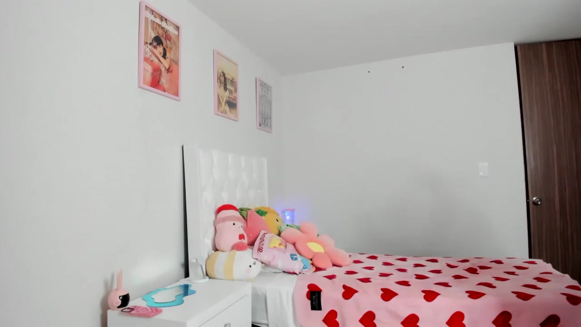 Gallery image thumbnail from Cherrycute666's myfreecams stream on, 03/28/2023, 05:16 image 20 of 20