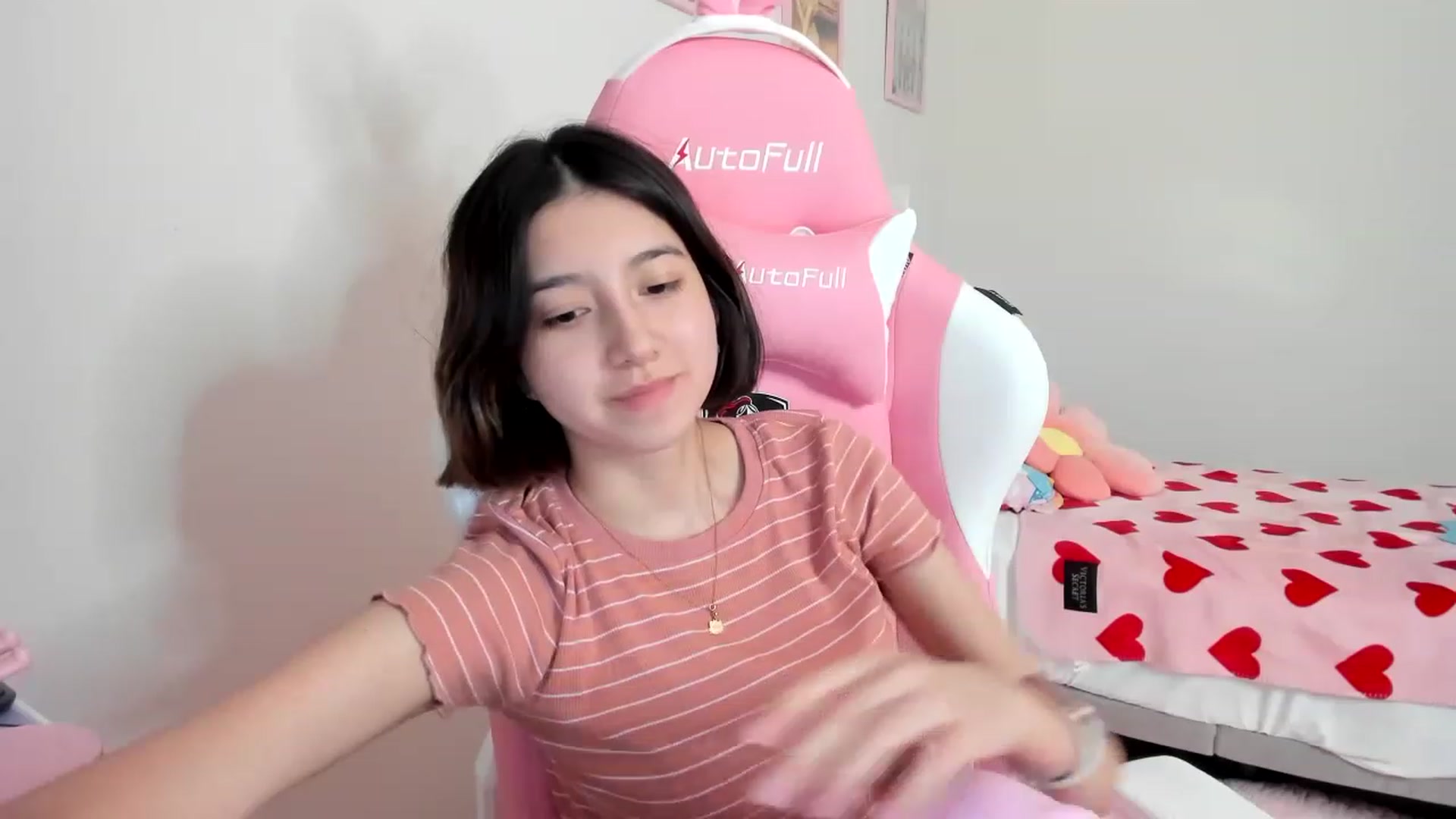 Gallery image thumbnail from Cherrycute666's myfreecams stream on, 03/28/2023, 07:45 image 14 of 20