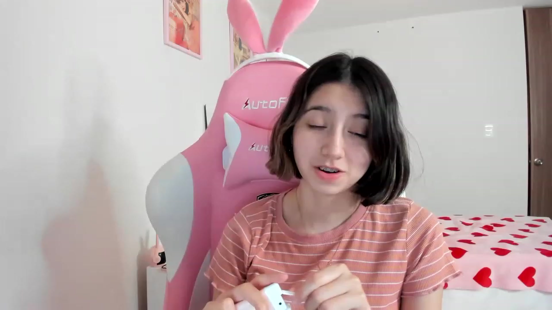 Gallery image thumbnail from Cherrycute666's myfreecams stream on, 03/28/2023, 07:45 image 8 of 20