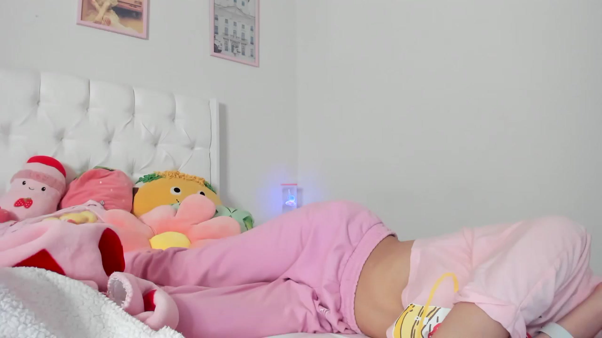 Gallery image thumbnail from Cherrycute666's myfreecams stream on, 03/28/2023, 11:23 image 7 of 20