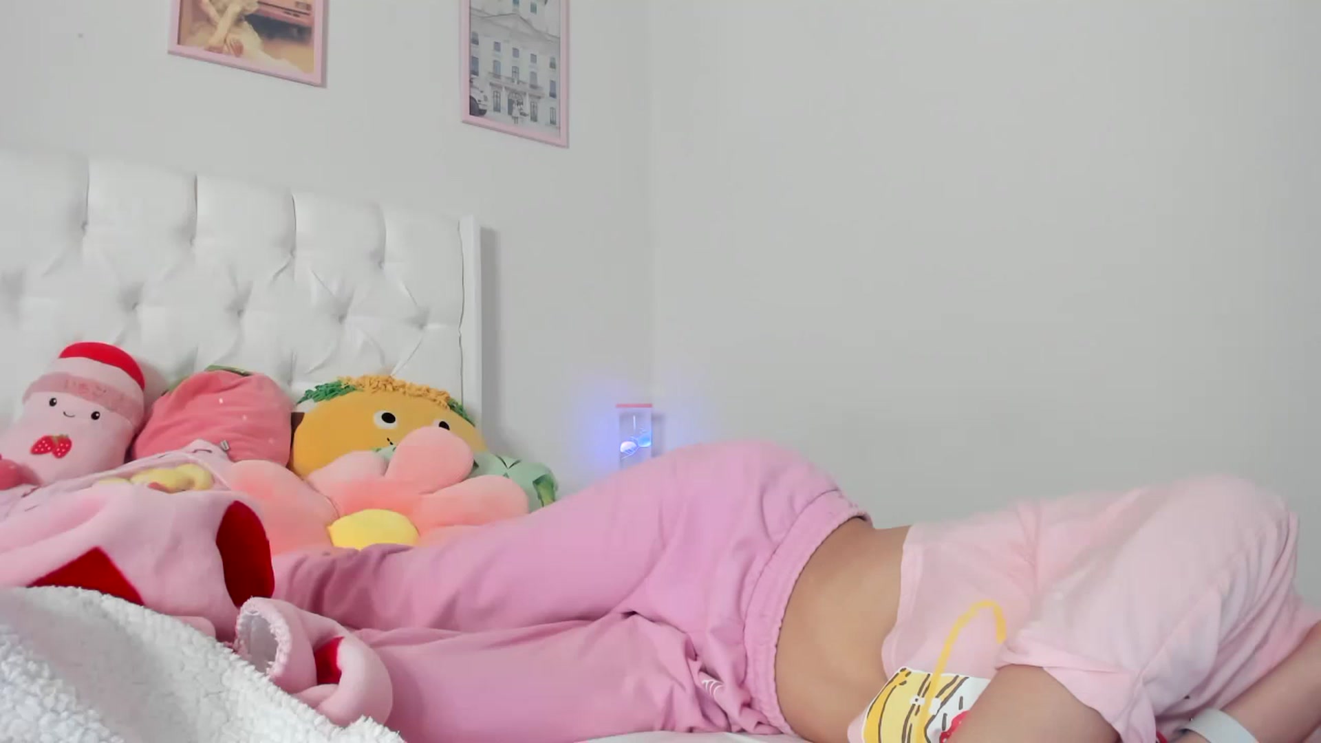 Gallery image thumbnail from Cherrycute666's myfreecams stream on, 03/28/2023, 11:23 image 9 of 20
