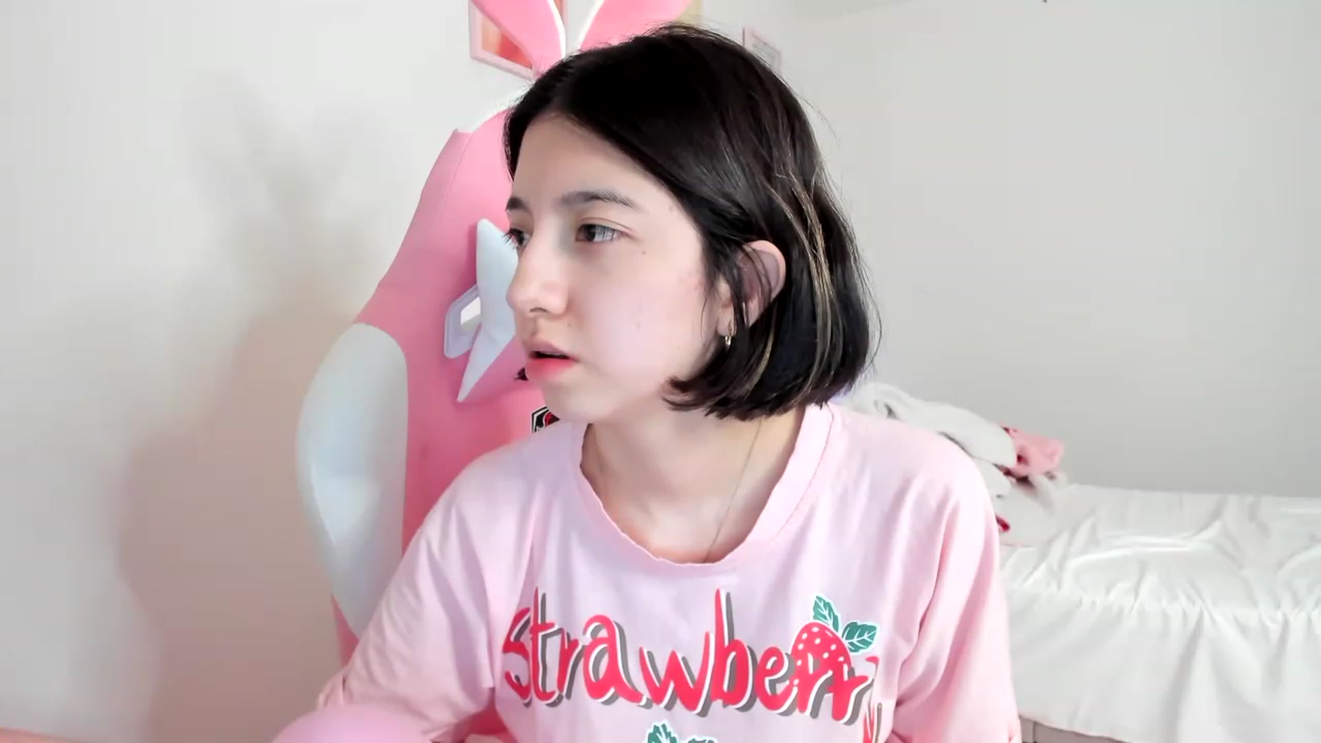 Gallery image thumbnail from Cherrycute666's myfreecams stream on, 03/28/2023, 13:36 image 9 of 20