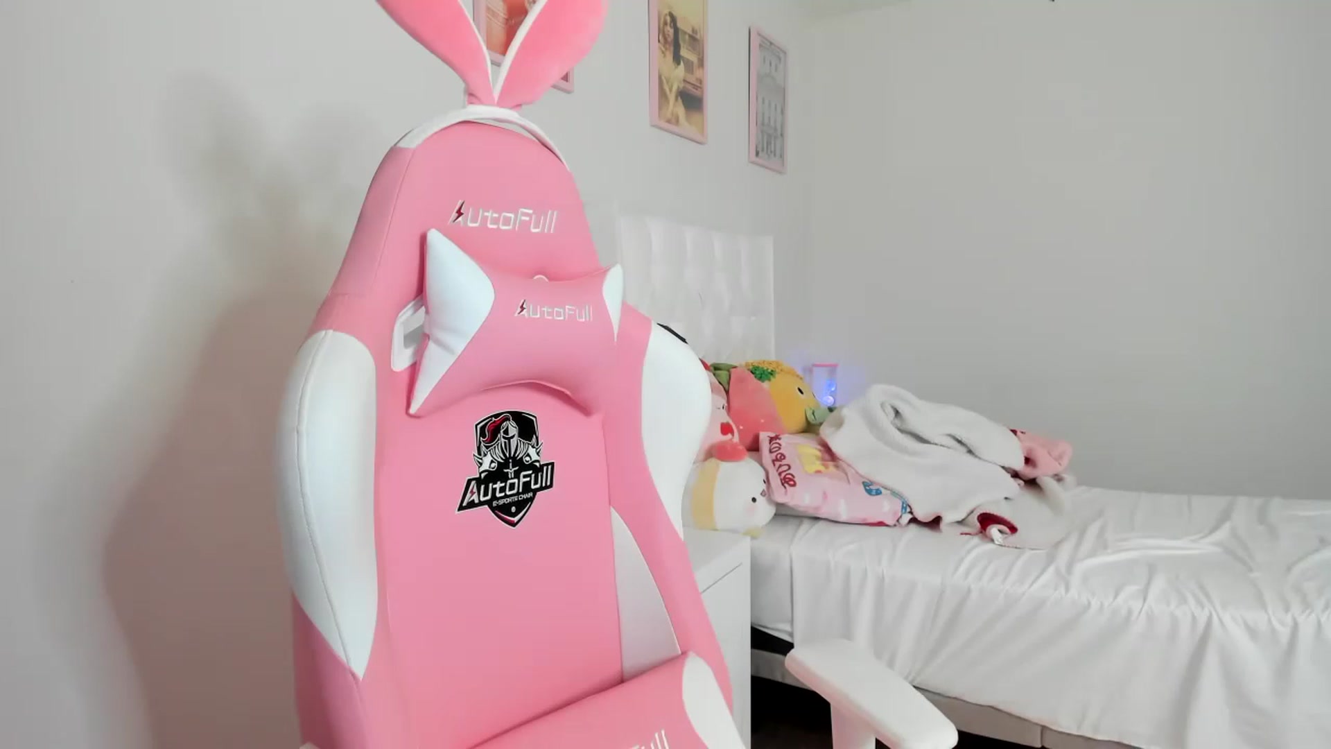 Gallery image thumbnail from Cherrycute666's myfreecams stream on, 03/28/2023, 13:36 image 11 of 20