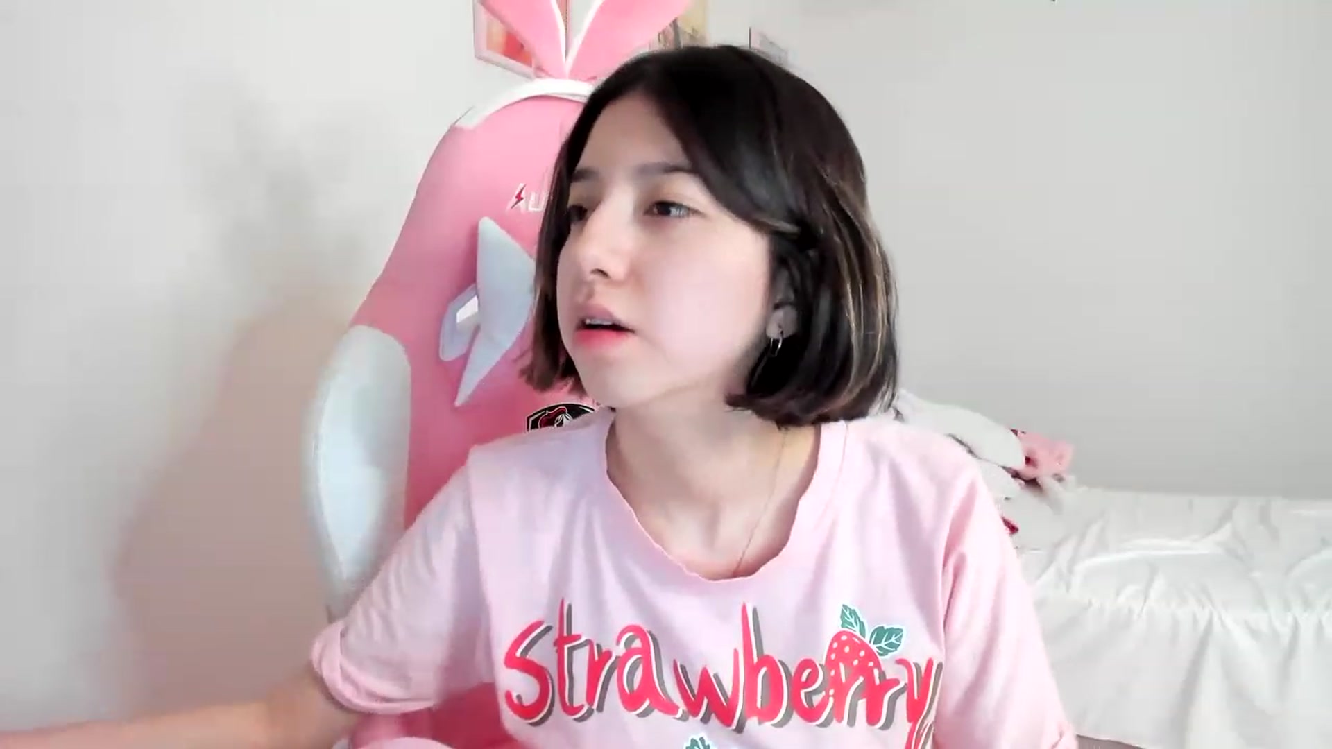Gallery image thumbnail from Cherrycute666's myfreecams stream on, 03/28/2023, 13:36 image 10 of 20