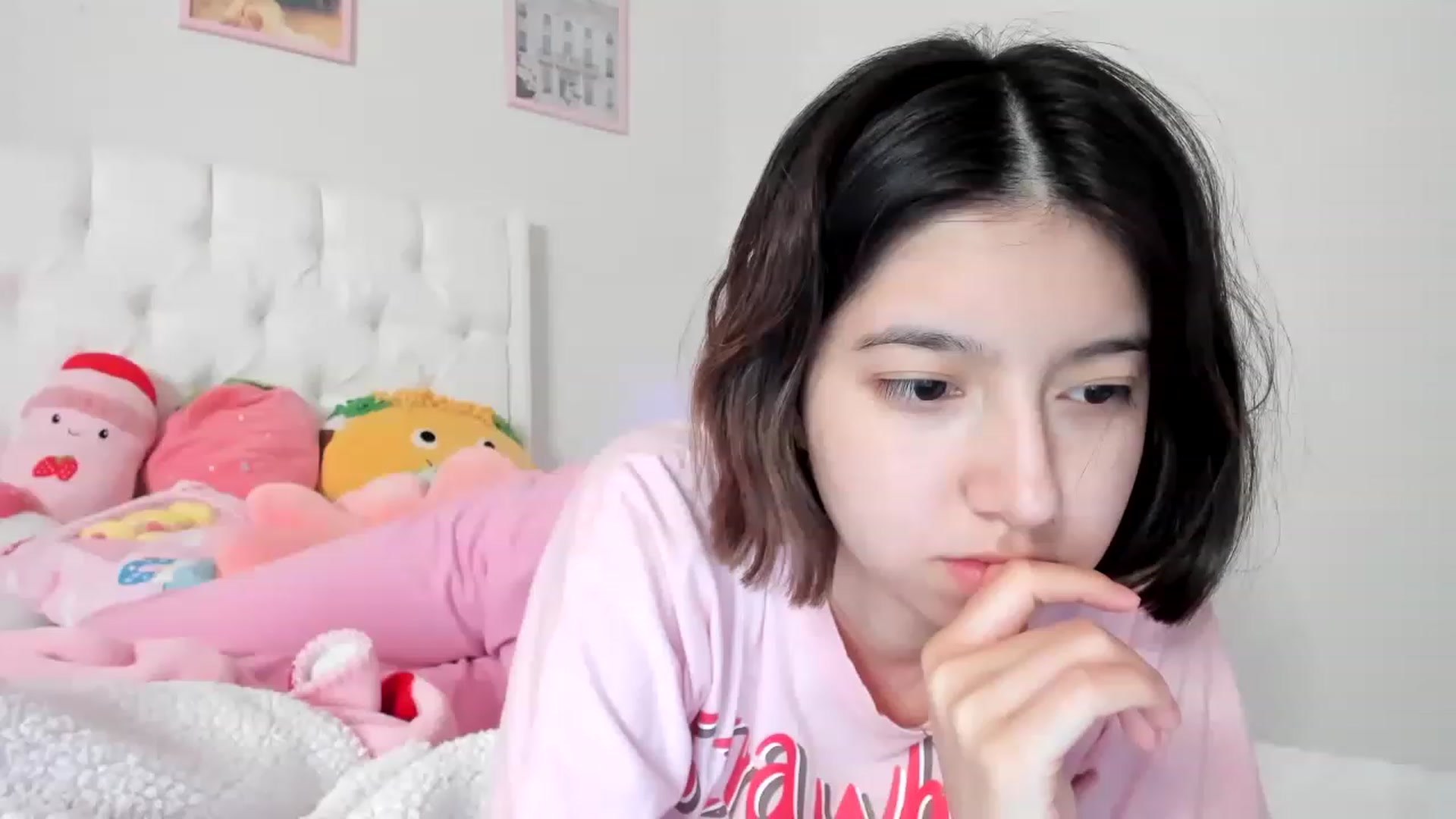 Gallery image thumbnail from Cherrycute666's myfreecams stream on, 03/28/2023, 13:36 image 1 of 20