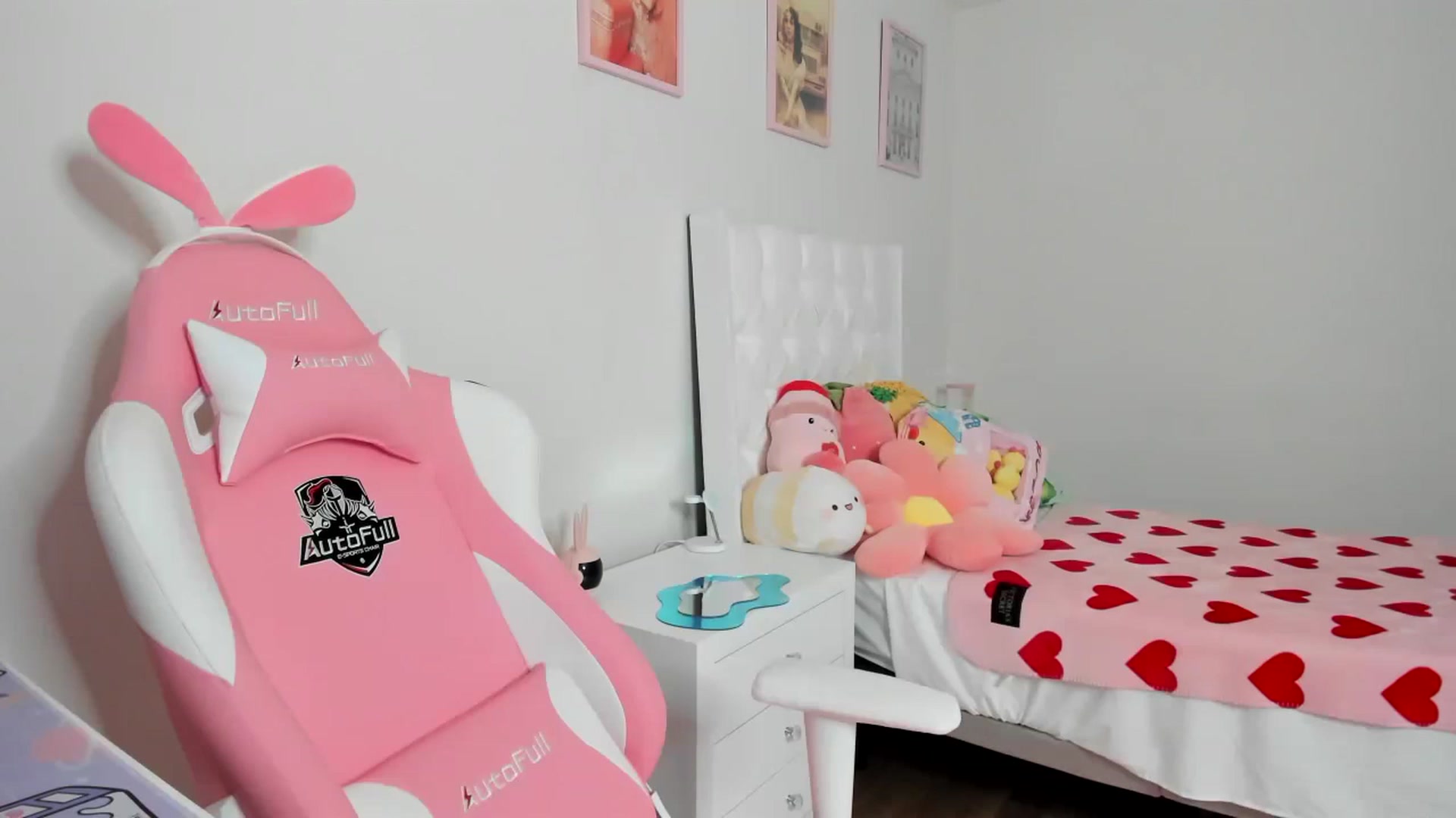 Gallery image thumbnail from Cherrycute666's myfreecams stream on, 03/29/2023, 03:11 image 2 of 20