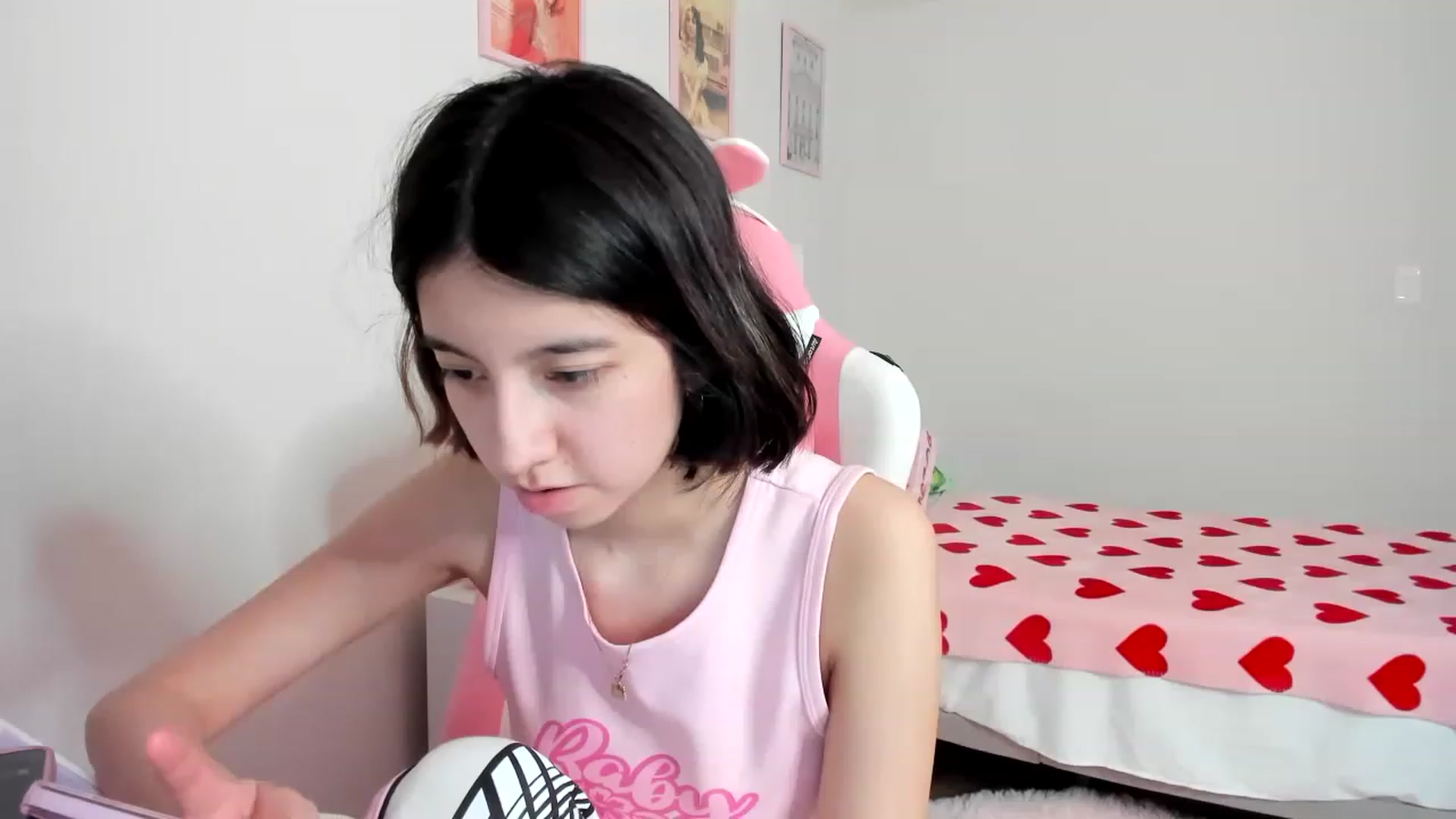 Gallery image thumbnail from Cherrycute666's myfreecams stream on, 03/29/2023, 05:42 image 18 of 20