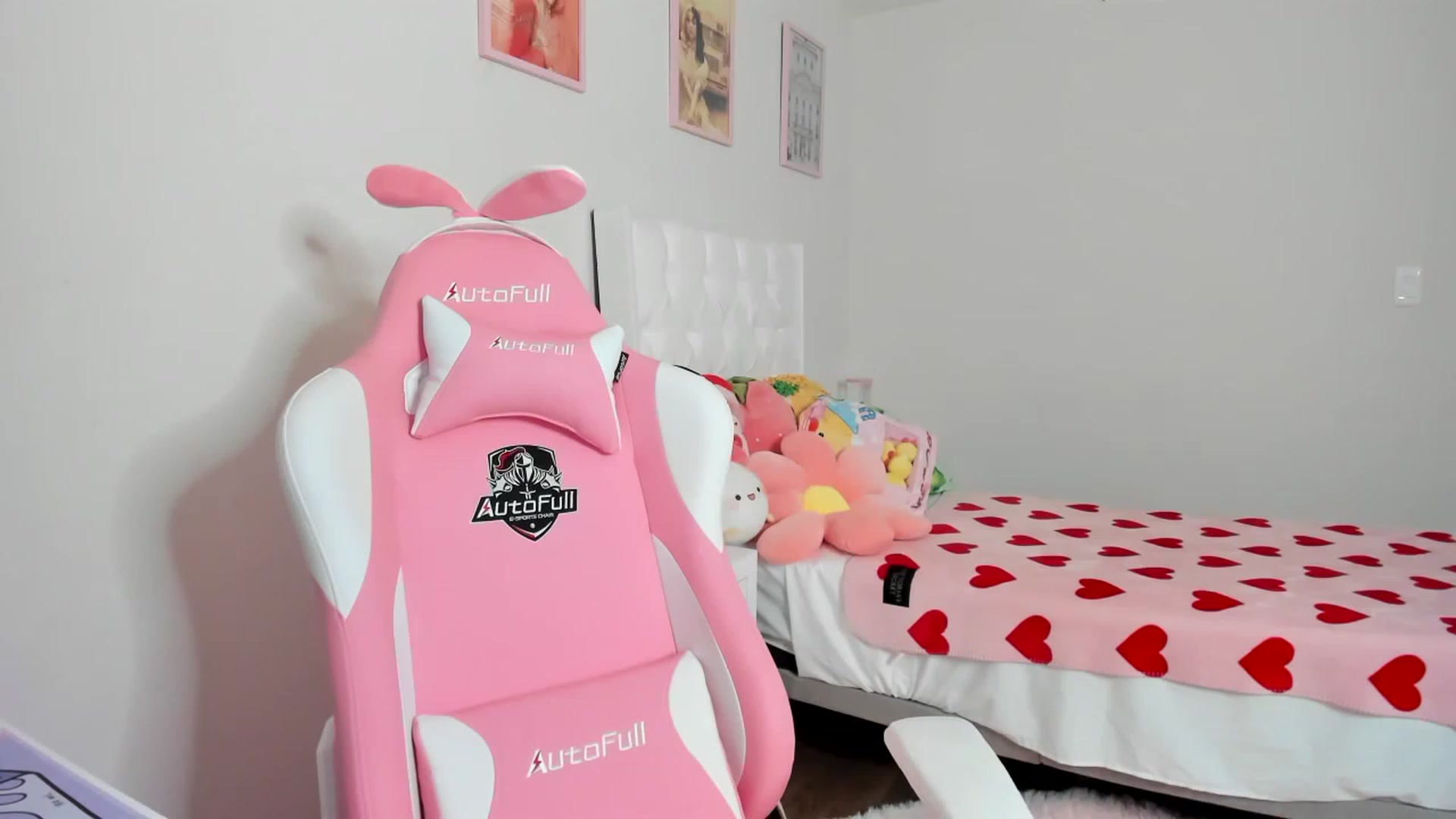 Gallery image thumbnail from Cherrycute666's myfreecams stream on, 03/29/2023, 05:42 image 19 of 20
