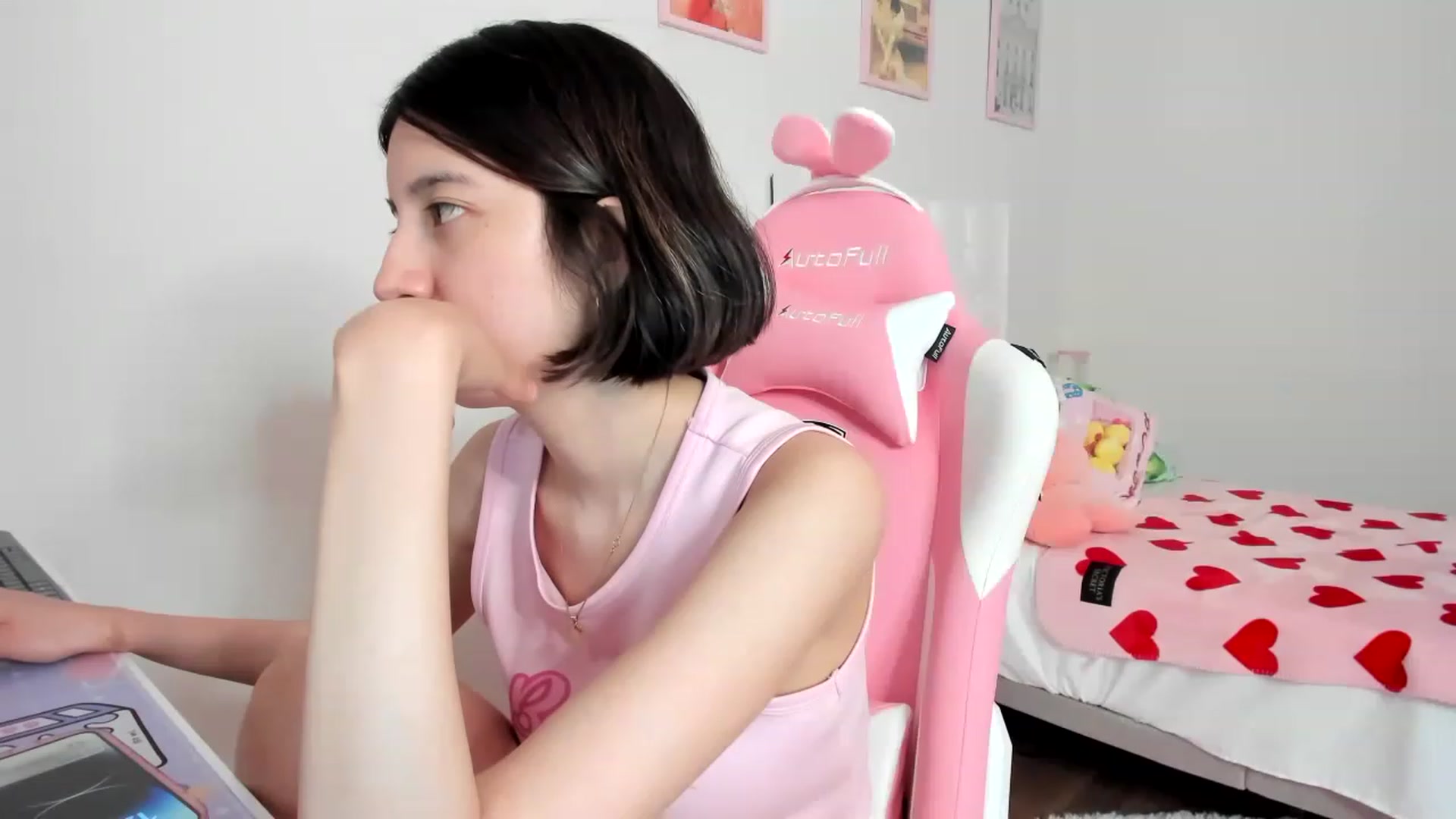 Gallery image thumbnail from Cherrycute666's myfreecams stream on, 03/29/2023, 08:15 image 7 of 20