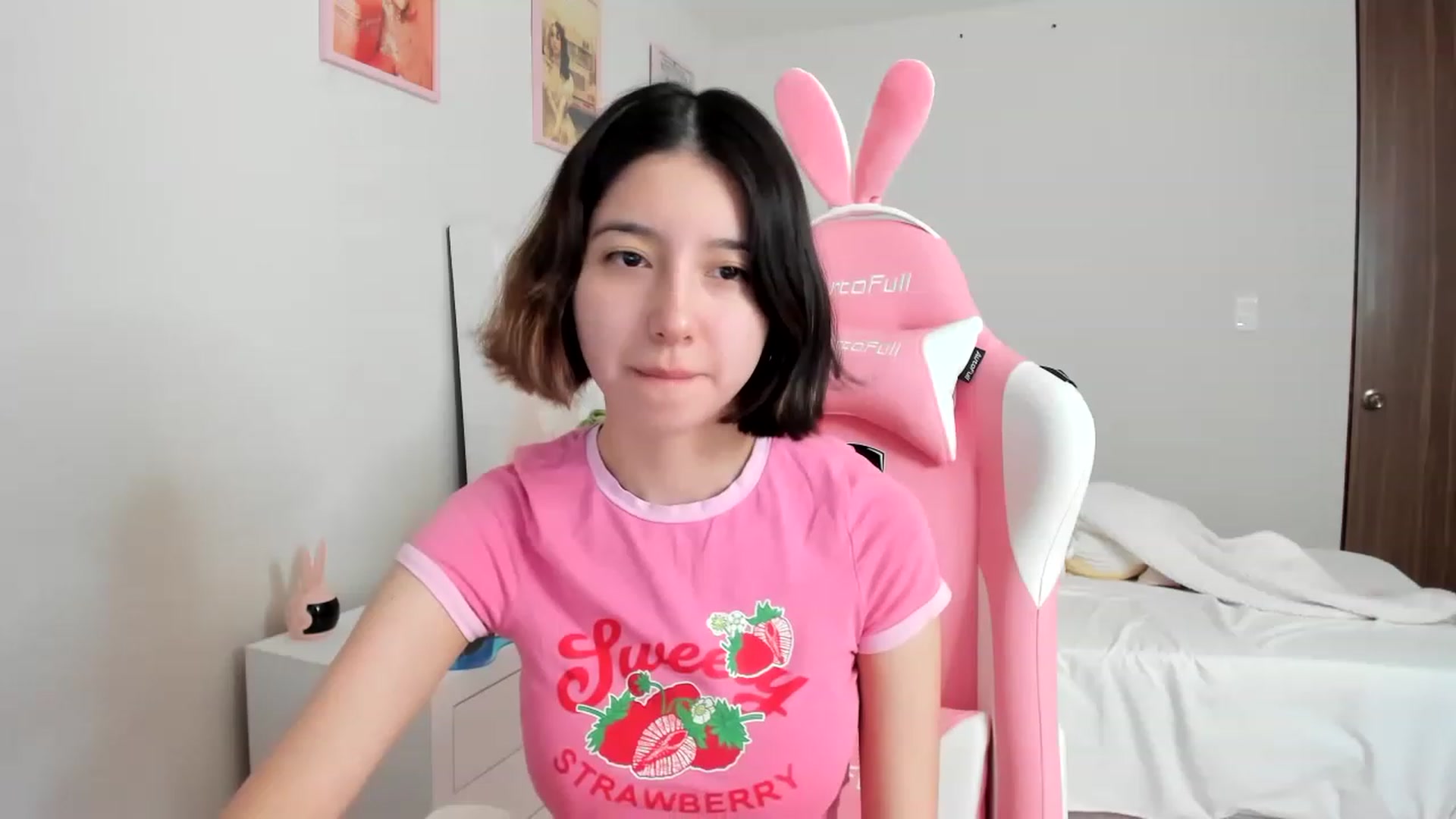 Gallery image thumbnail from Cherrycute666's myfreecams stream on, 03/29/2023, 14:47 image 11 of 20