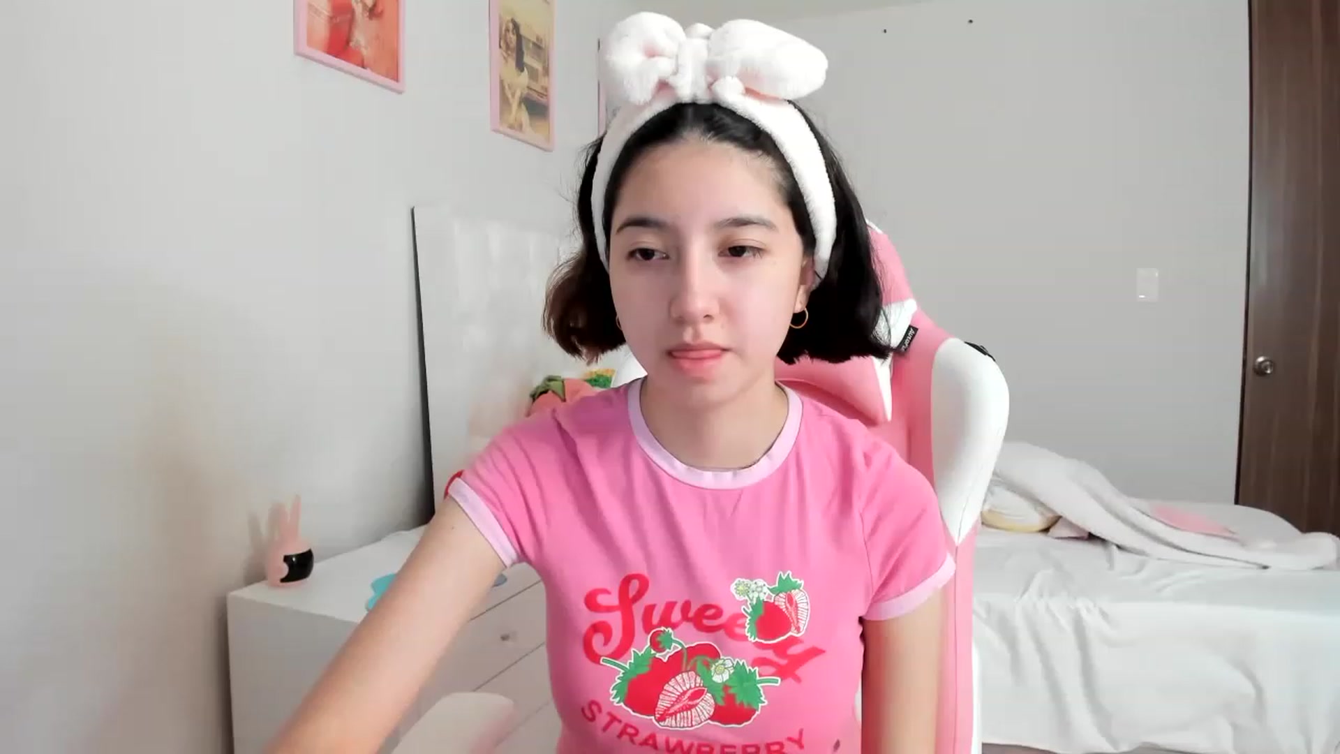 Gallery image thumbnail from Cherrycute666's myfreecams stream on, 03/29/2023, 14:47 image 4 of 20