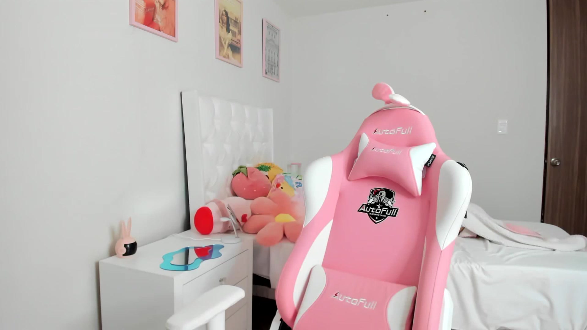 Gallery image thumbnail from Cherrycute666's myfreecams stream on, 03/29/2023, 14:47 image 5 of 20