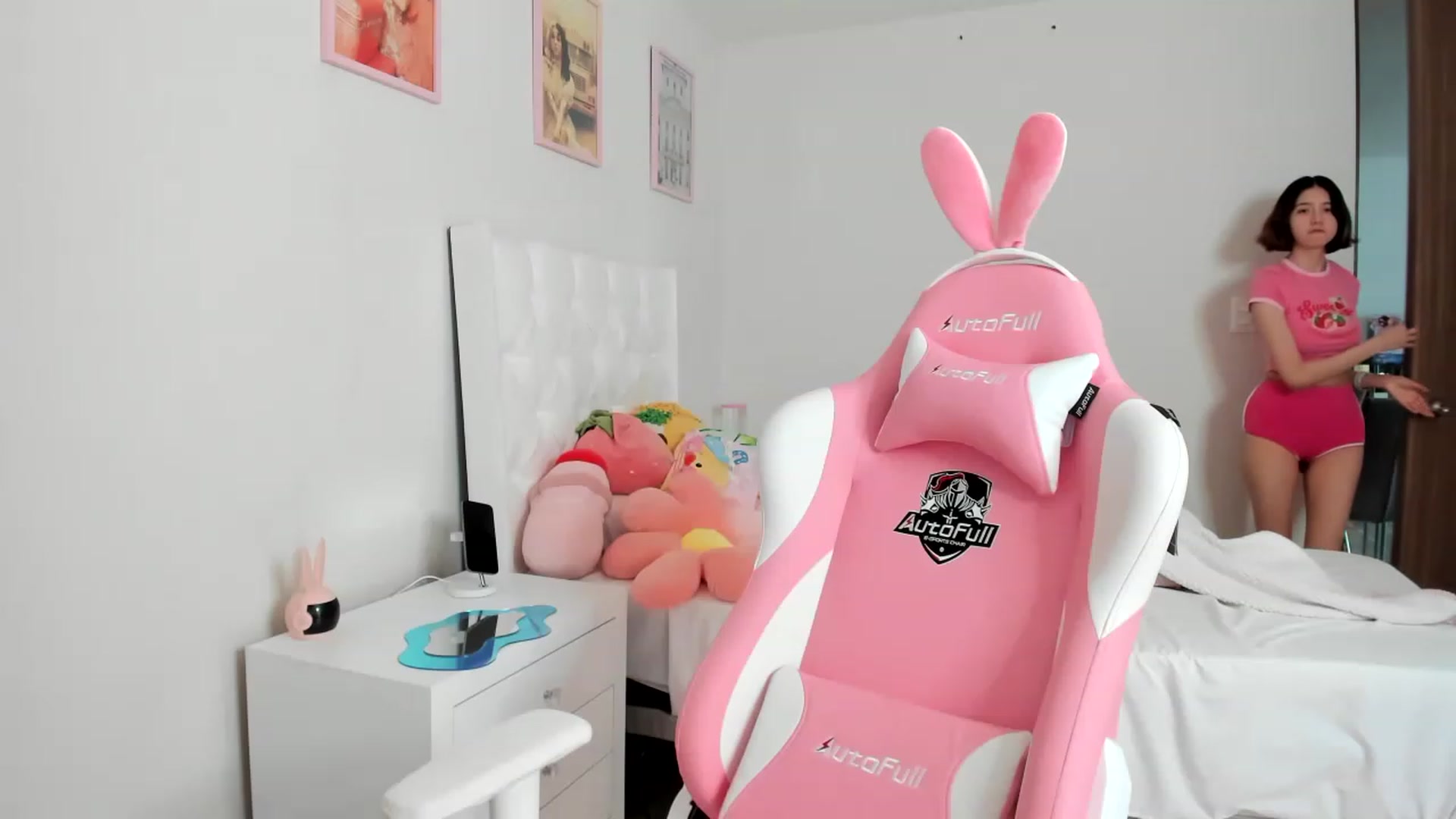 Gallery image thumbnail from Cherrycute666's myfreecams stream on, 03/29/2023, 14:47 image 10 of 20