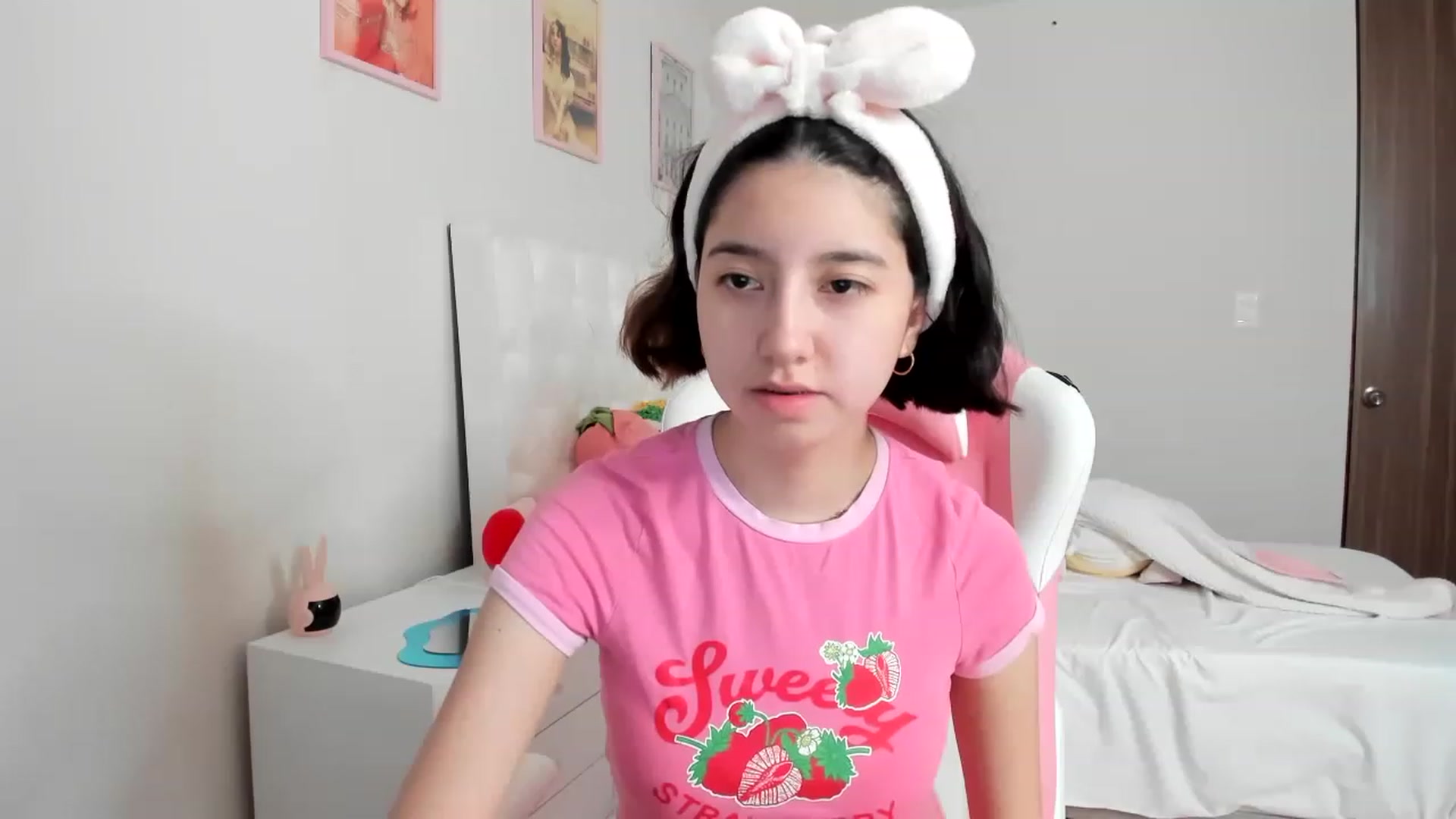 Gallery image thumbnail from Cherrycute666's myfreecams stream on, 03/29/2023, 14:47 image 3 of 20
