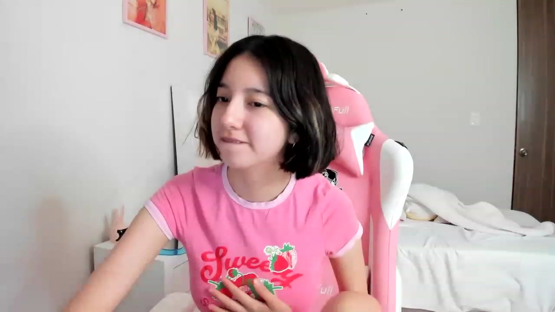 Gallery image thumbnail from Cherrycute666's myfreecams stream on, 03/29/2023, 14:47 image 8 of 20