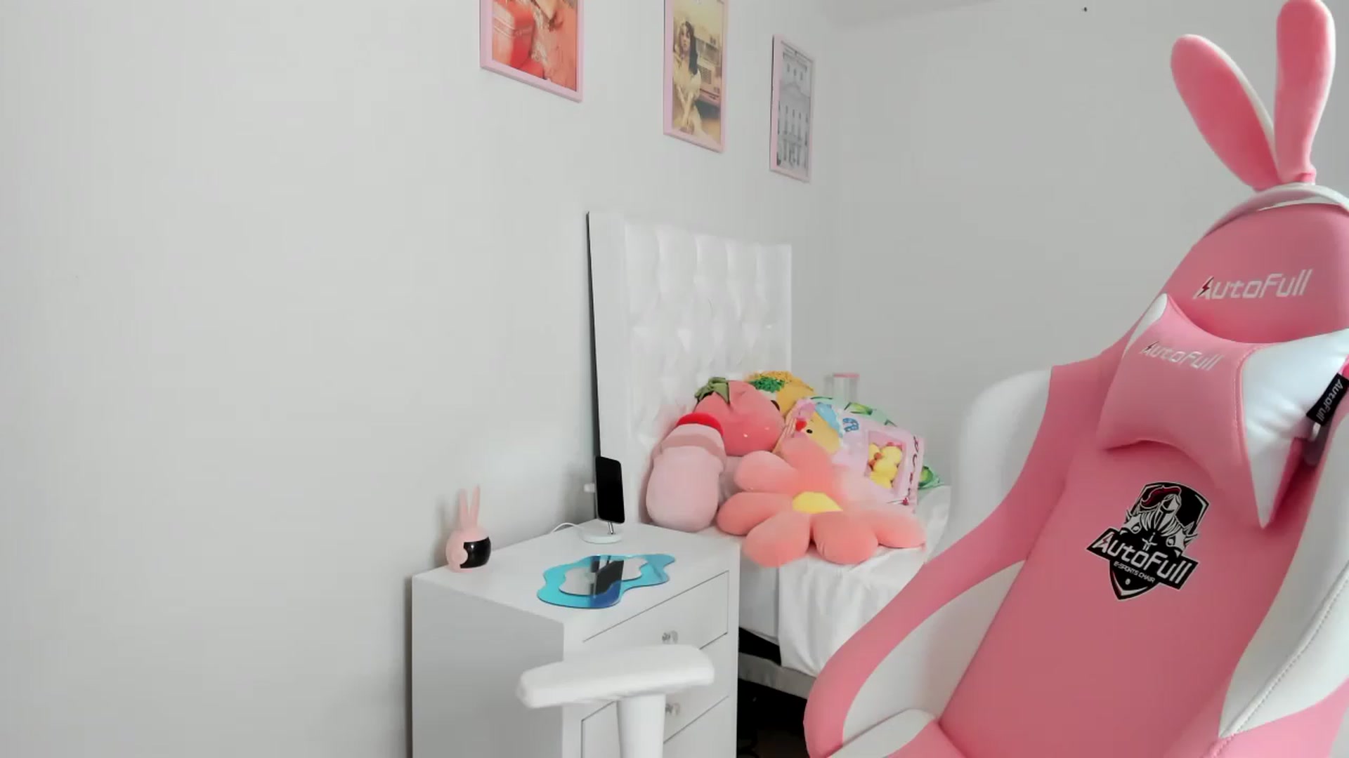 Gallery image thumbnail from Cherrycute666's myfreecams stream on, 03/29/2023, 14:47 image 17 of 20
