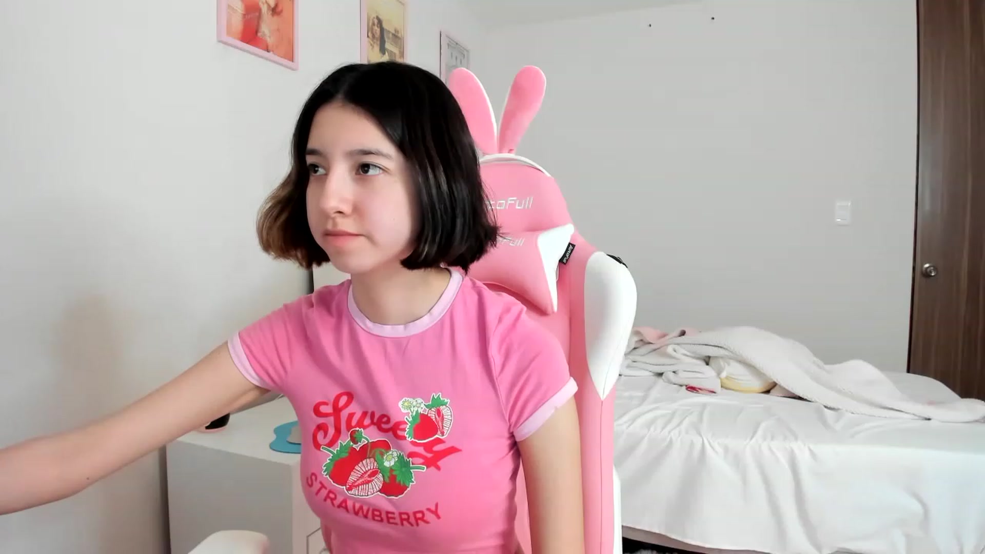 Gallery image thumbnail from Cherrycute666's myfreecams stream on, 03/29/2023, 14:47 image 12 of 20