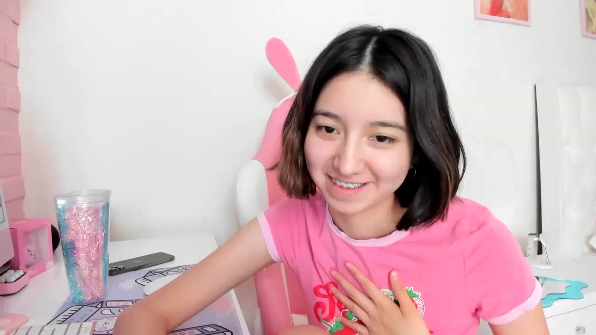 Gallery image thumbnail from Cherrycute666's myfreecams stream on, 03/29/2023, 19:52 image 20 of 20