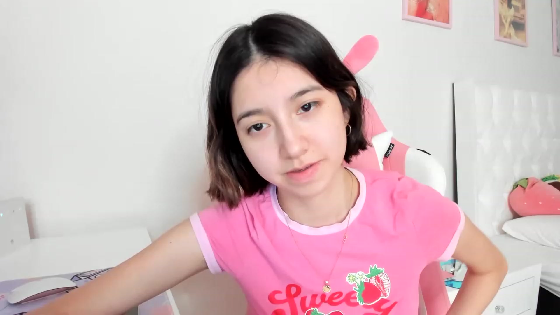 Gallery image thumbnail from Cherrycute666's myfreecams stream on, 03/29/2023, 22:21 image 10 of 20