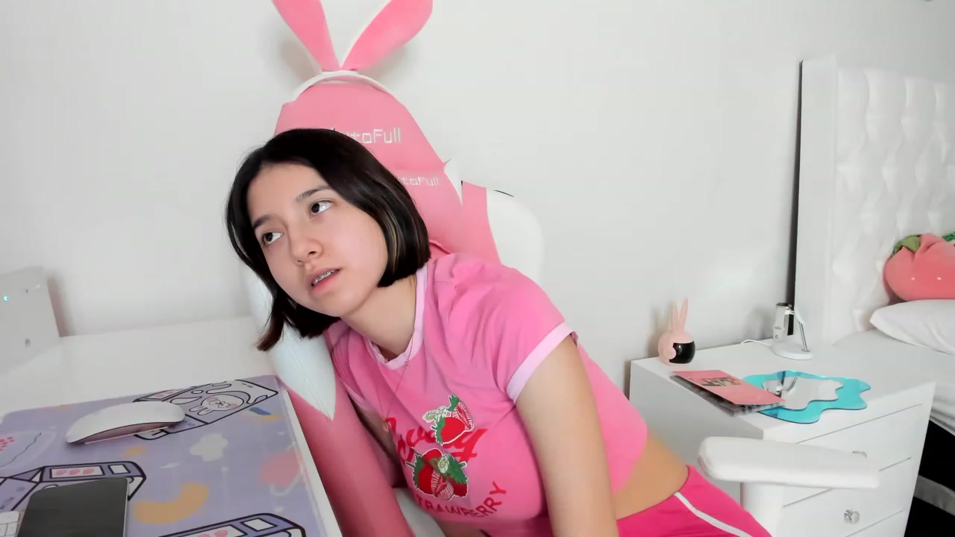 Gallery image thumbnail from Cherrycute666's myfreecams stream on, 03/29/2023, 22:21 image 13 of 20