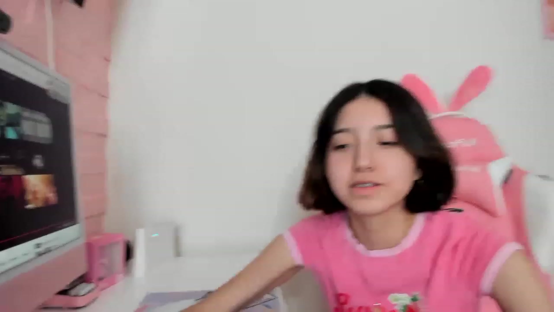 Gallery image thumbnail from Cherrycute666's myfreecams stream on, 03/29/2023, 22:21 image 7 of 20