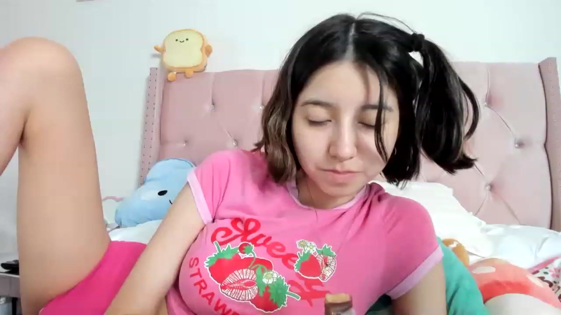 Gallery image thumbnail from Cherrycute666's myfreecams stream on, 03/30/2023, 03:37 image 13 of 20