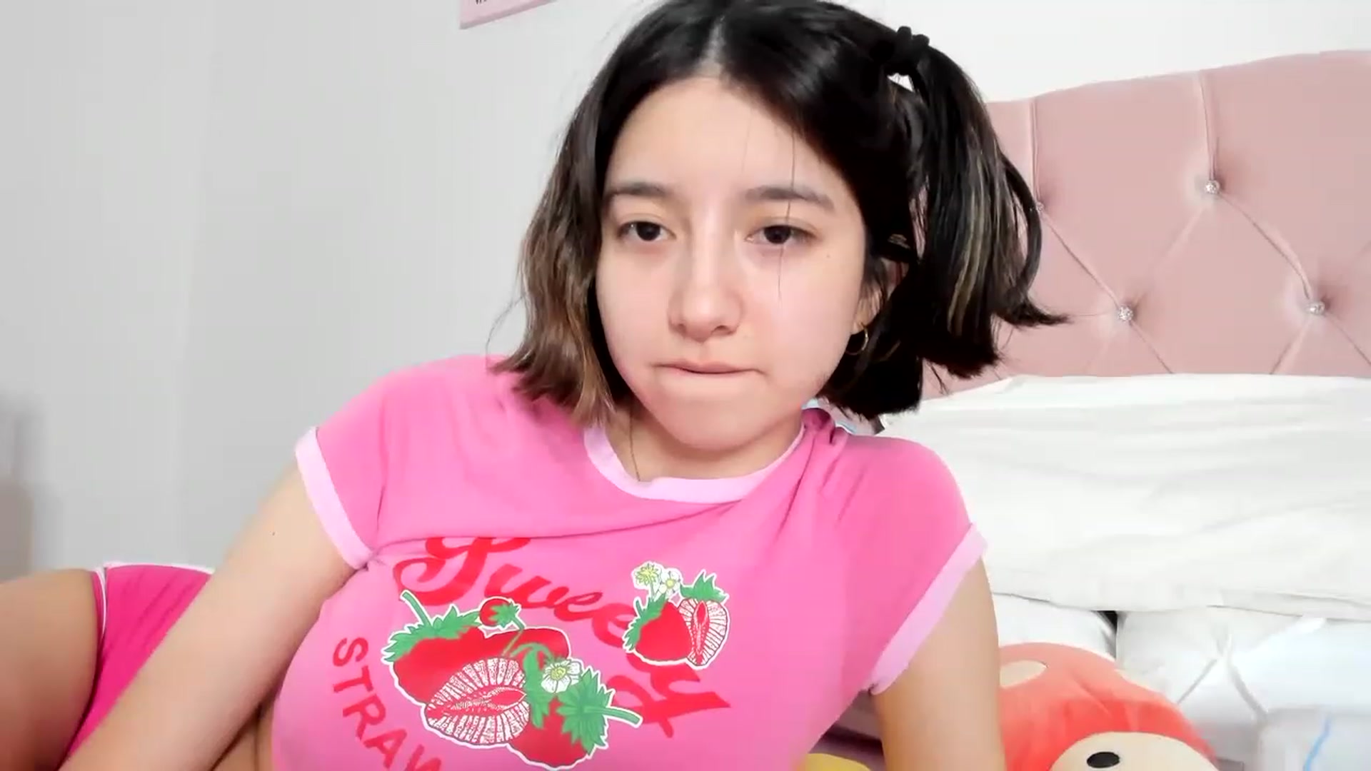 Gallery image thumbnail from Cherrycute666's myfreecams stream on, 03/30/2023, 03:37 image 9 of 20