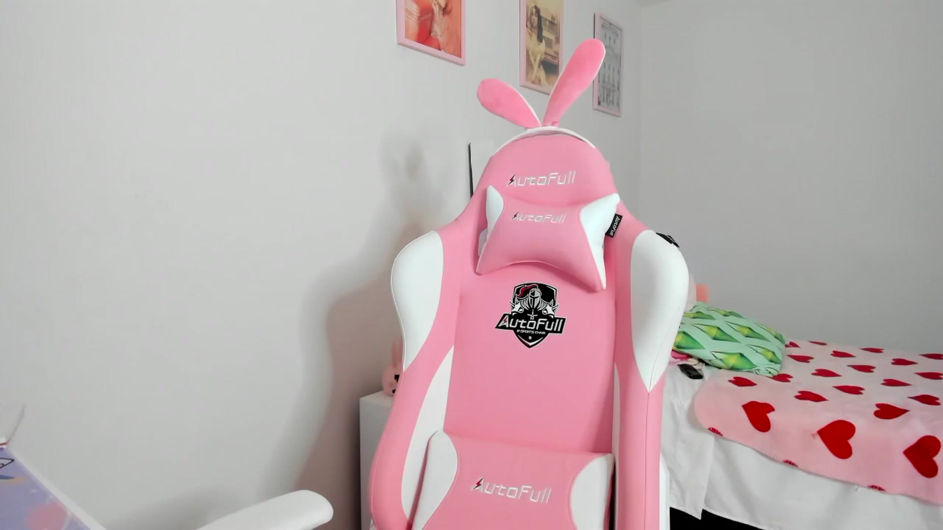 Gallery image thumbnail from Cherrycute666's myfreecams stream on, 03/30/2023, 09:19 image 19 of 20