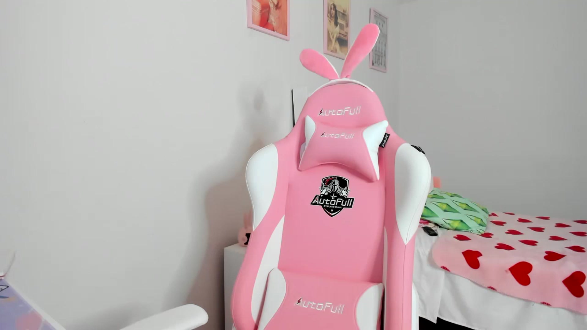 Gallery image thumbnail from Cherrycute666's myfreecams stream on, 03/30/2023, 09:19 image 18 of 20