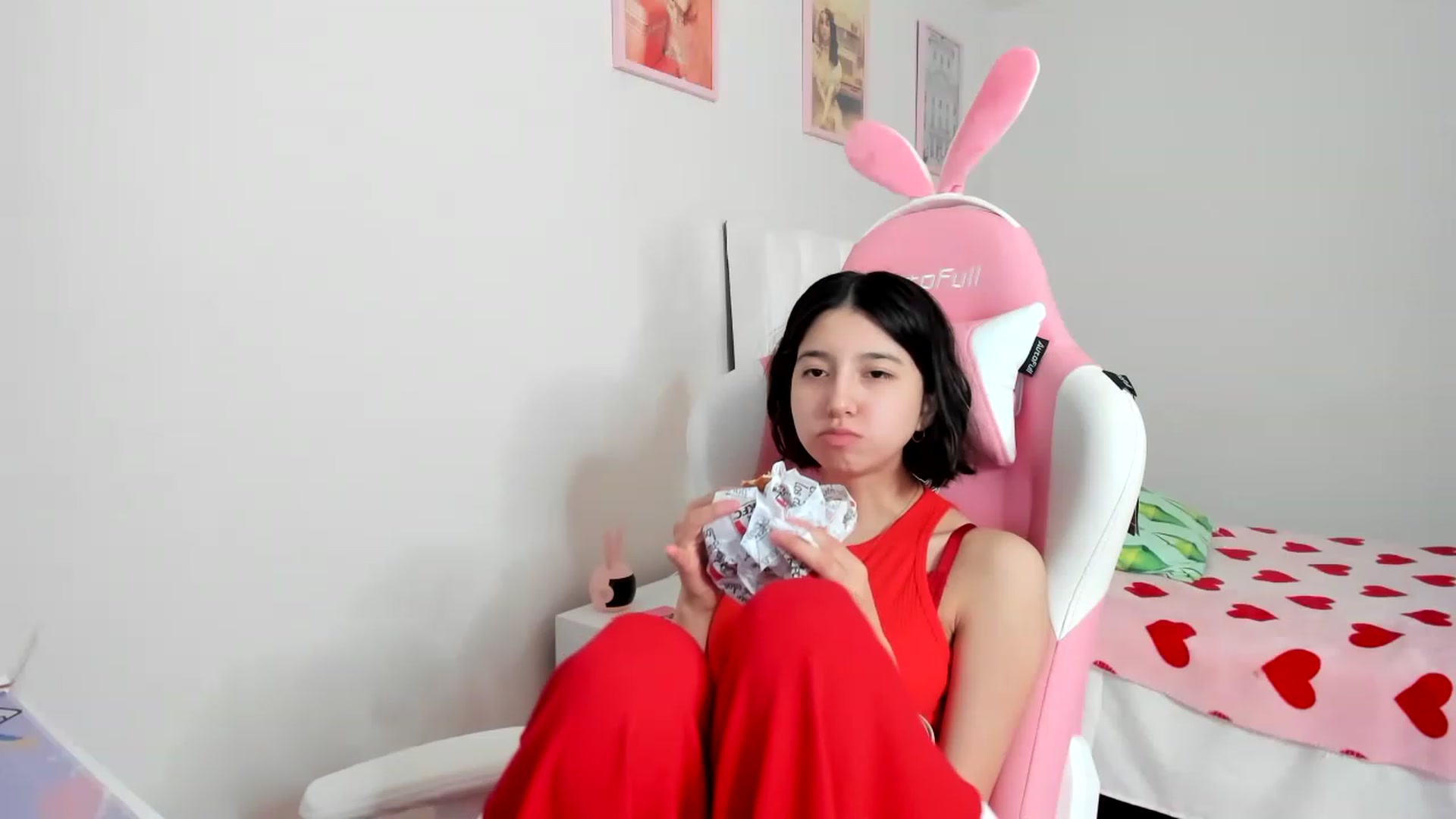 Gallery image thumbnail from Cherrycute666's myfreecams stream on, 03/30/2023, 09:19 image 14 of 20
