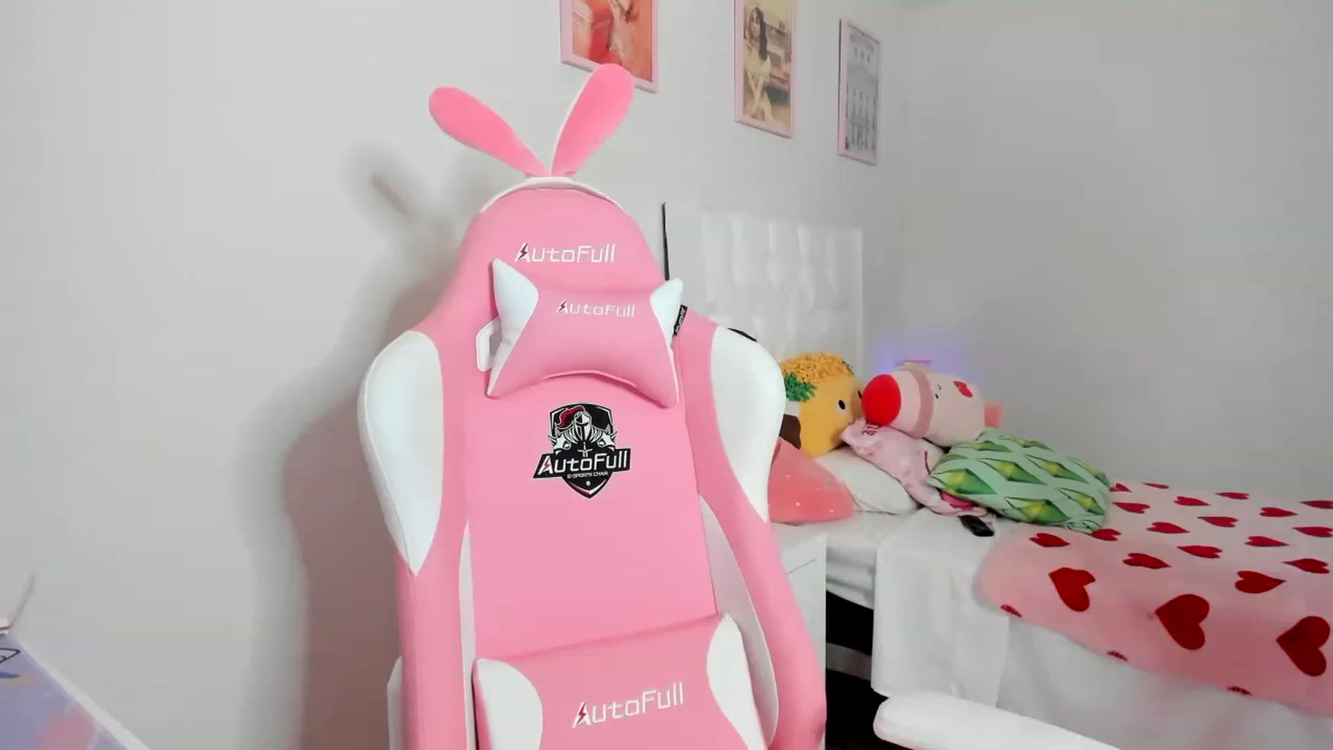 Gallery image thumbnail from Cherrycute666's myfreecams stream on, 03/30/2023, 09:19 image 9 of 20