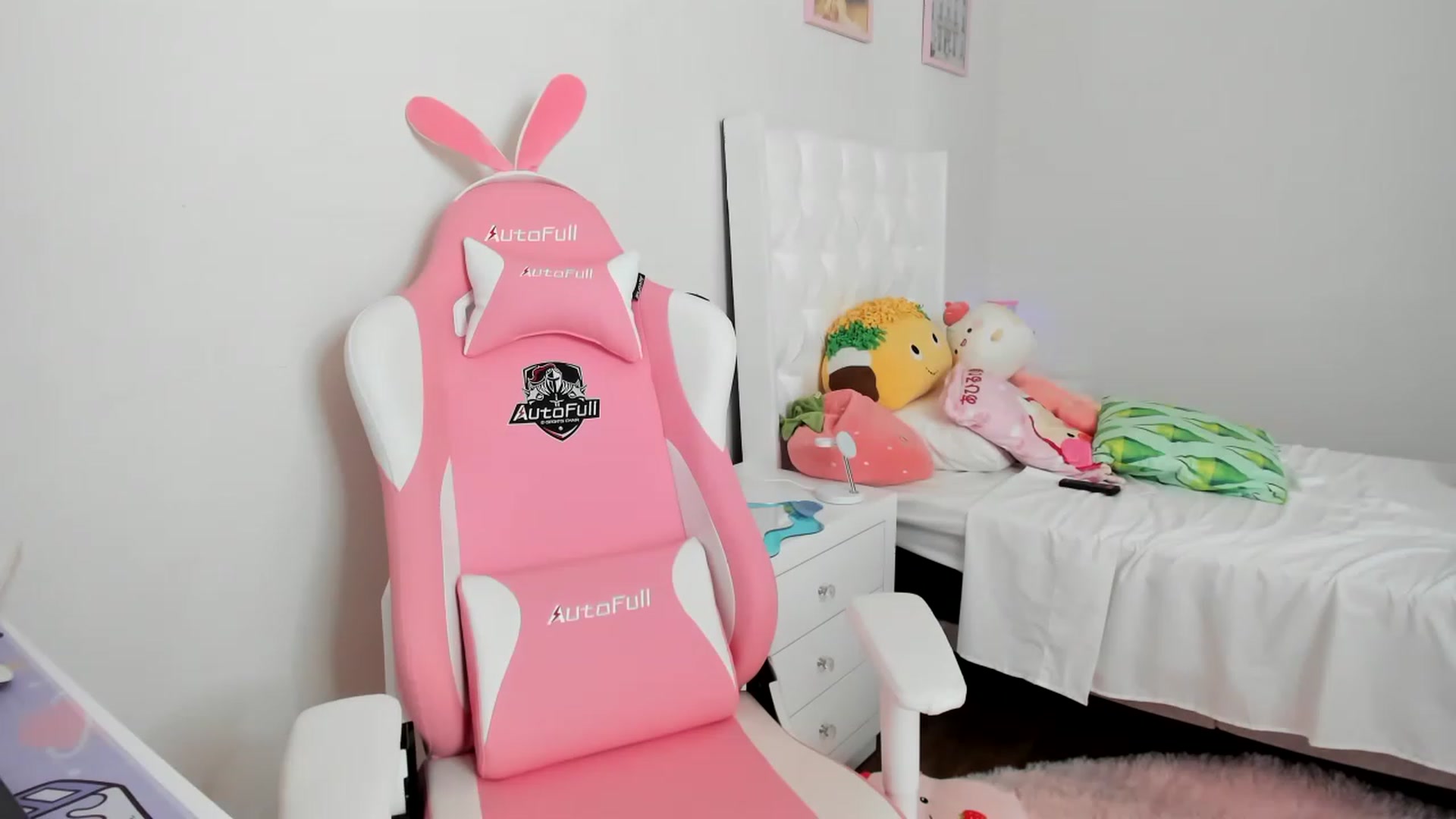 Gallery image thumbnail from Cherrycute666's myfreecams stream on, 03/30/2023, 19:47 image 17 of 20